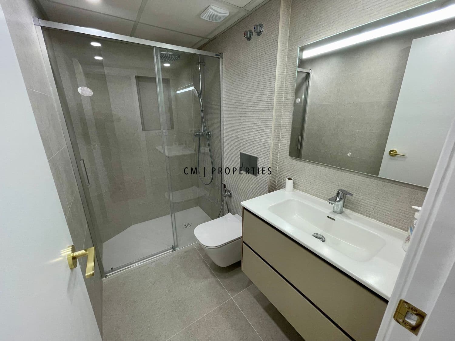 2 quarto Apartamento para arrendar em Valencia cidade com garagem - 2 000 € (Ref: 9821479)