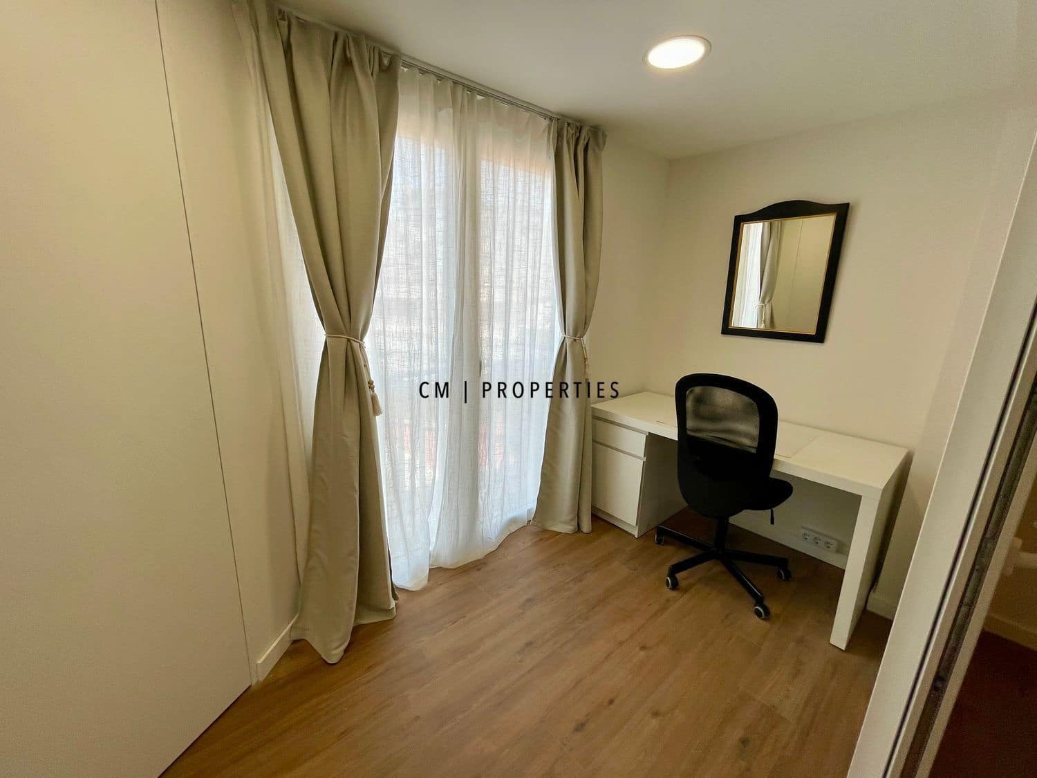 2 quarto Apartamento para arrendar em Valencia cidade com garagem - 2 000 € (Ref: 9821479)