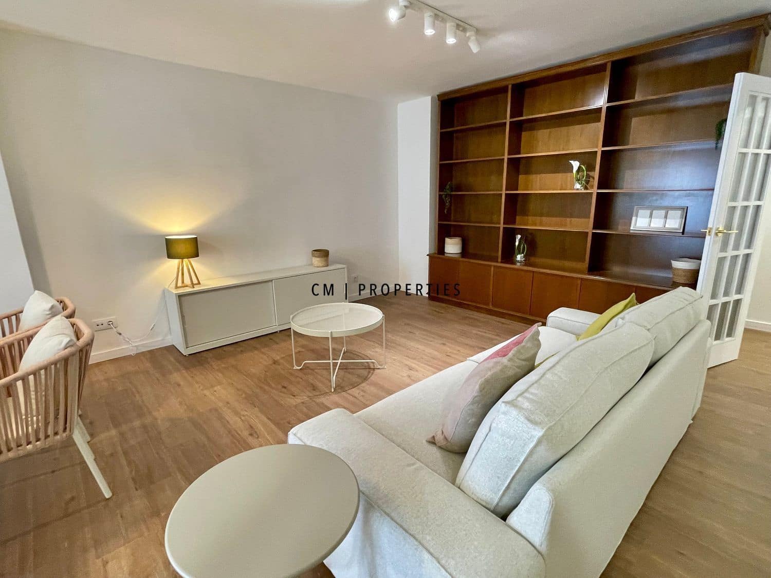2 quarto Apartamento para arrendar em Valencia cidade com garagem - 2 000 € (Ref: 9821479)
