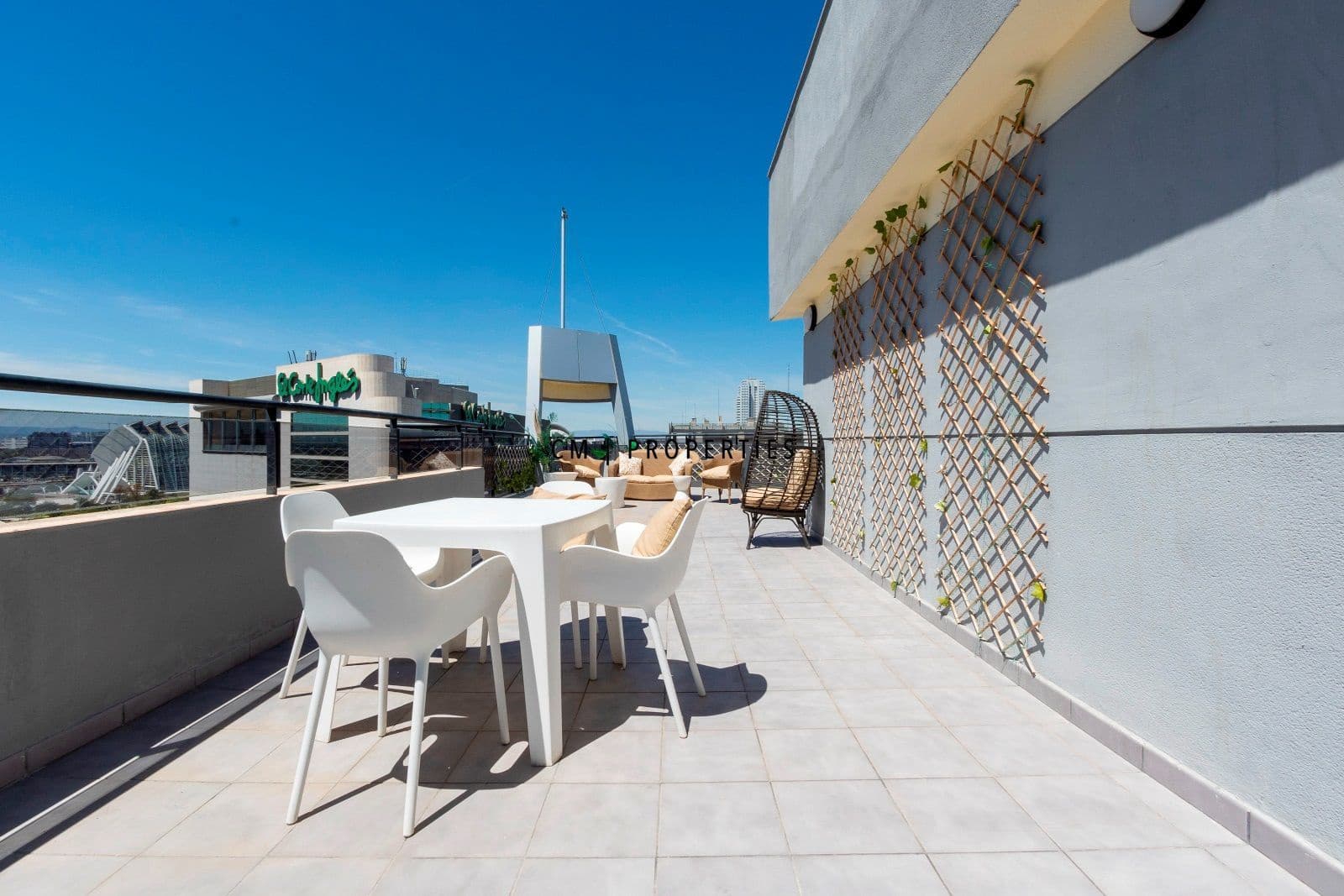 3 quarto Penthouse para arrendar em Valencia cidade com piscina garagem - 5 000 € (Ref: 9821583)