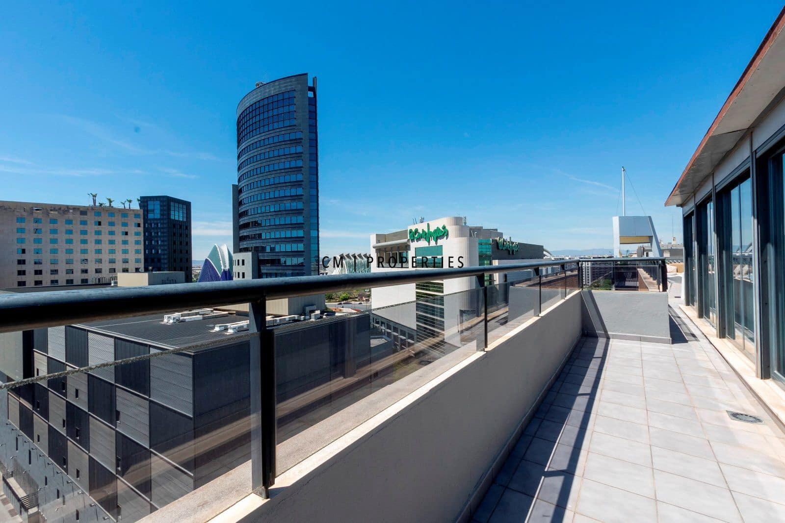 3 quarto Penthouse para arrendar em Valencia cidade com piscina garagem - 5 000 € (Ref: 9821583)