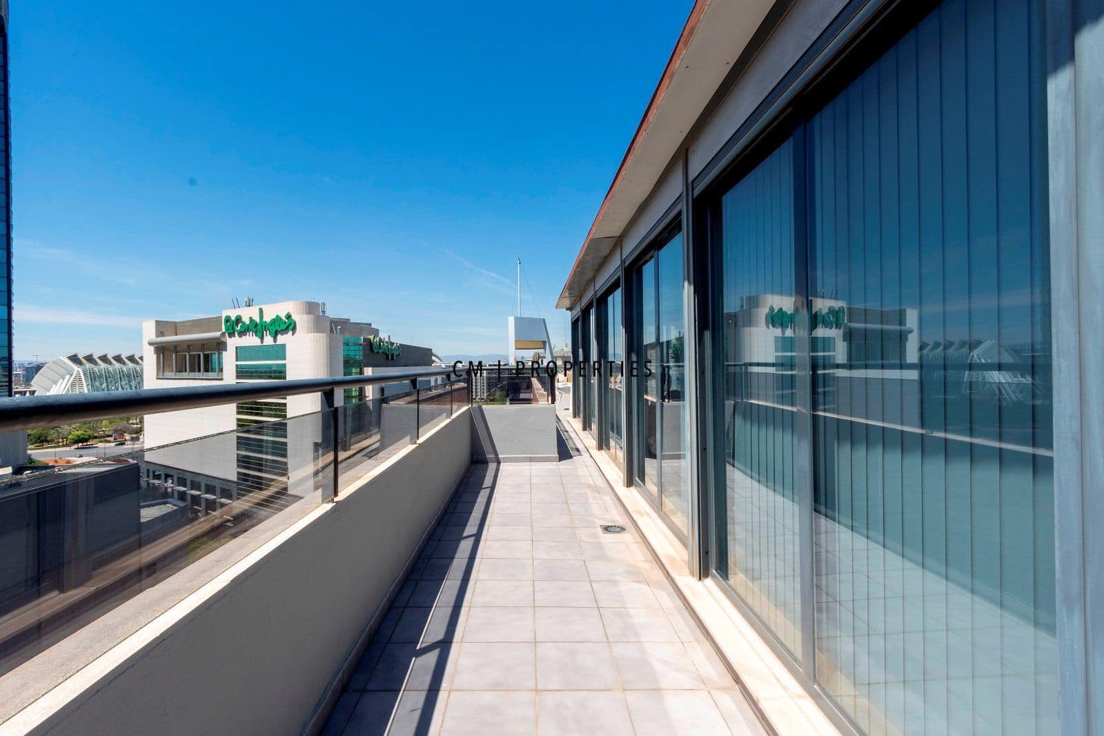 3 quarto Penthouse para arrendar em Valencia cidade com piscina garagem - 5 000 € (Ref: 9821583)
