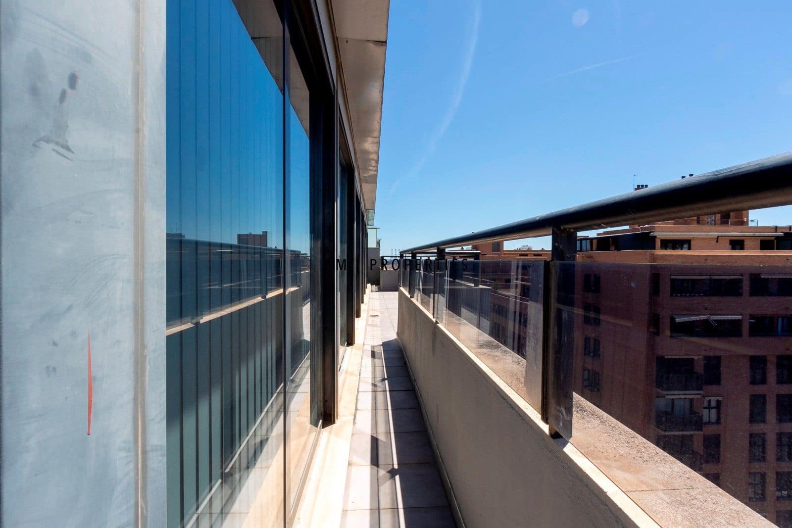 3 quarto Penthouse para arrendar em Valencia cidade com piscina garagem - 5 000 € (Ref: 9821583)