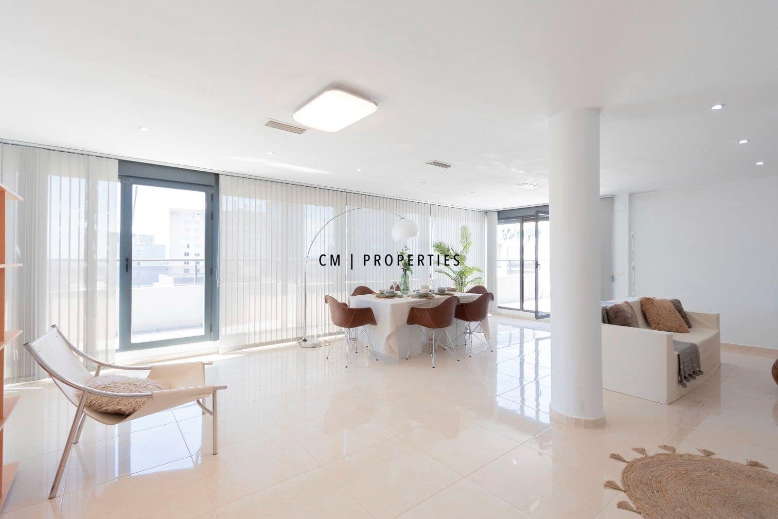 3 quarto Penthouse para arrendar em Valencia cidade com piscina garagem - 5 000 € (Ref: 9821583)