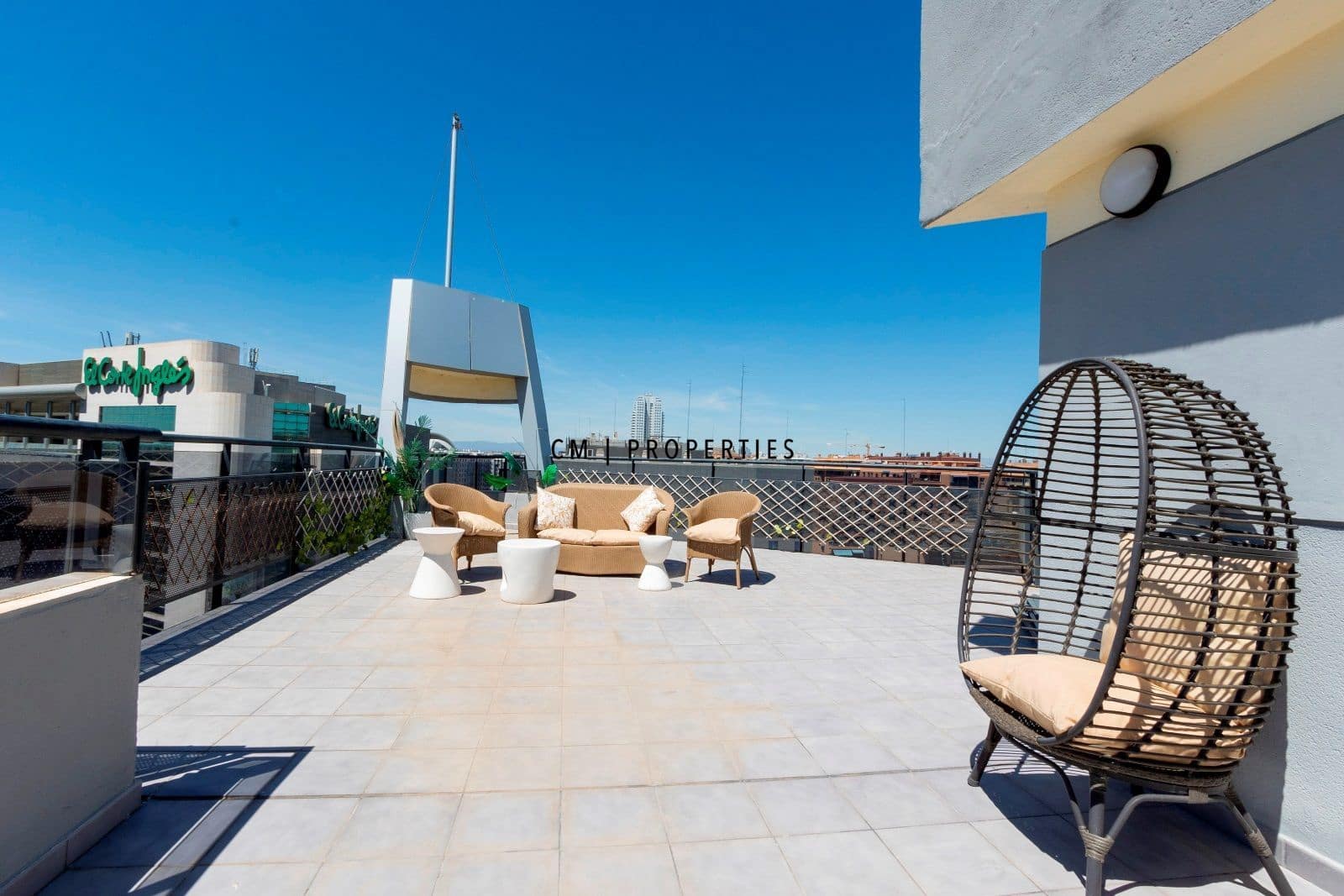 3 quarto Penthouse para arrendar em Valencia cidade com piscina garagem - 5 000 € (Ref: 9821583)