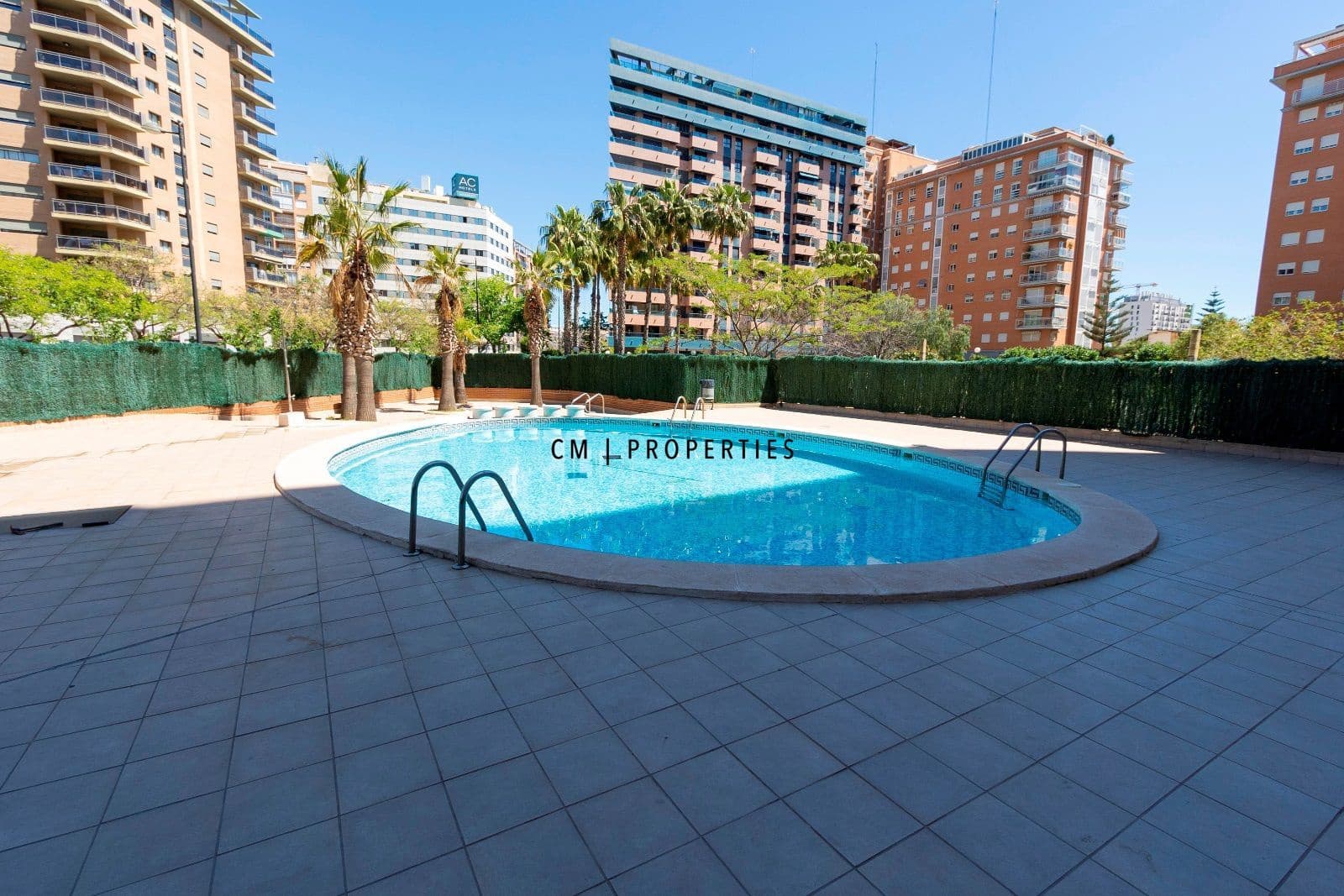3 quarto Penthouse para arrendar em Valencia cidade com piscina garagem - 5 000 € (Ref: 9821583)