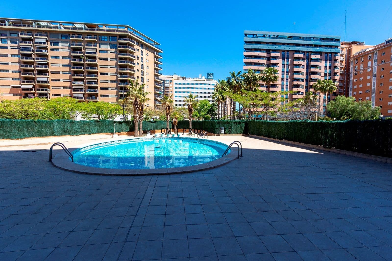 3 quarto Penthouse para arrendar em Valencia cidade com piscina garagem - 5 000 € (Ref: 9821583)