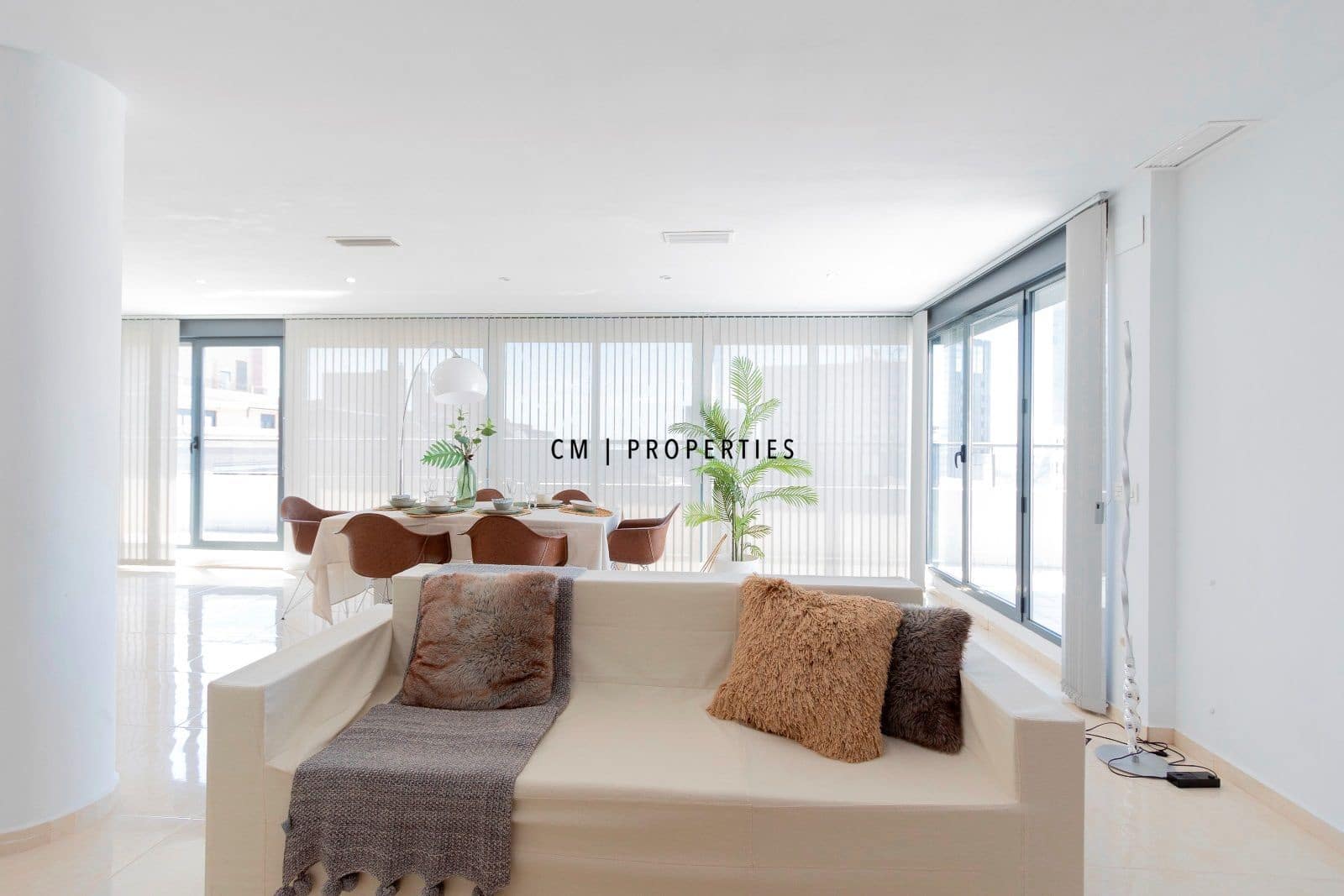 3 quarto Penthouse para arrendar em Valencia cidade com piscina garagem - 5 000 € (Ref: 9821583)