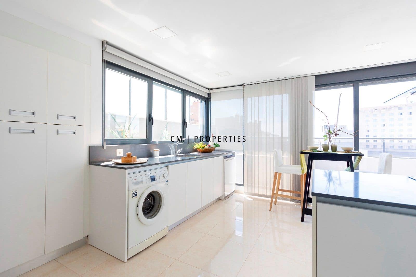 3 quarto Penthouse para arrendar em Valencia cidade com piscina garagem - 5 000 € (Ref: 9821583)