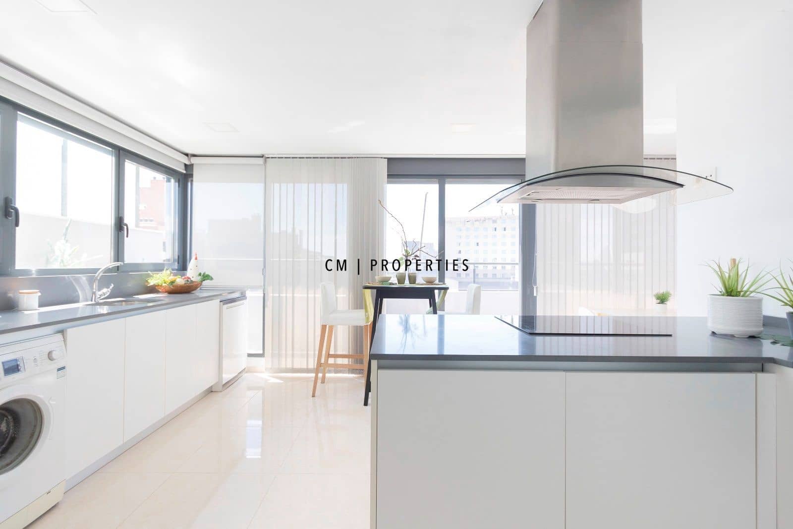 3 quarto Penthouse para arrendar em Valencia cidade com piscina garagem - 5 000 € (Ref: 9821583)