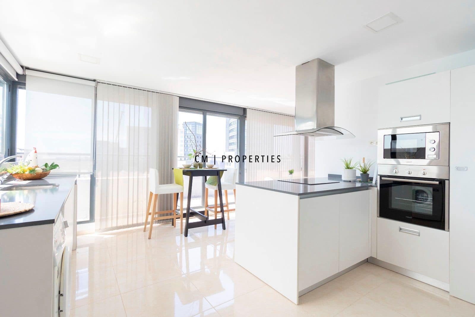 3 quarto Penthouse para arrendar em Valencia cidade com piscina garagem - 5 000 € (Ref: 9821583)