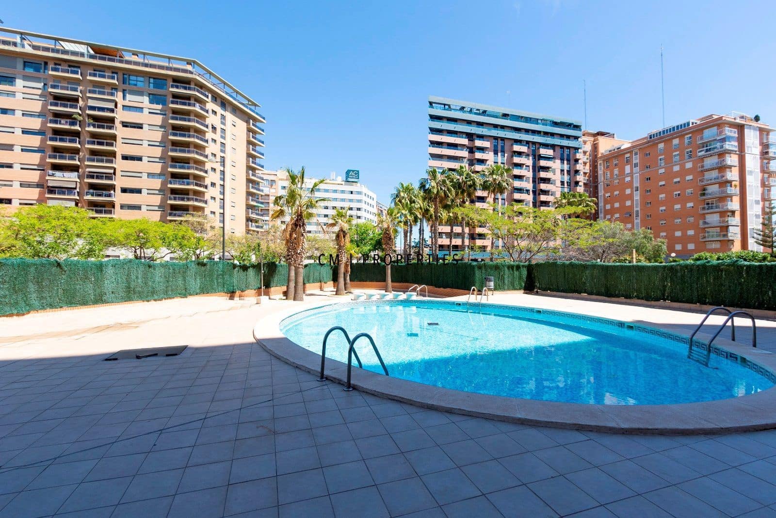 3 quarto Penthouse para arrendar em Valencia cidade com piscina garagem - 5 000 € (Ref: 9821583)