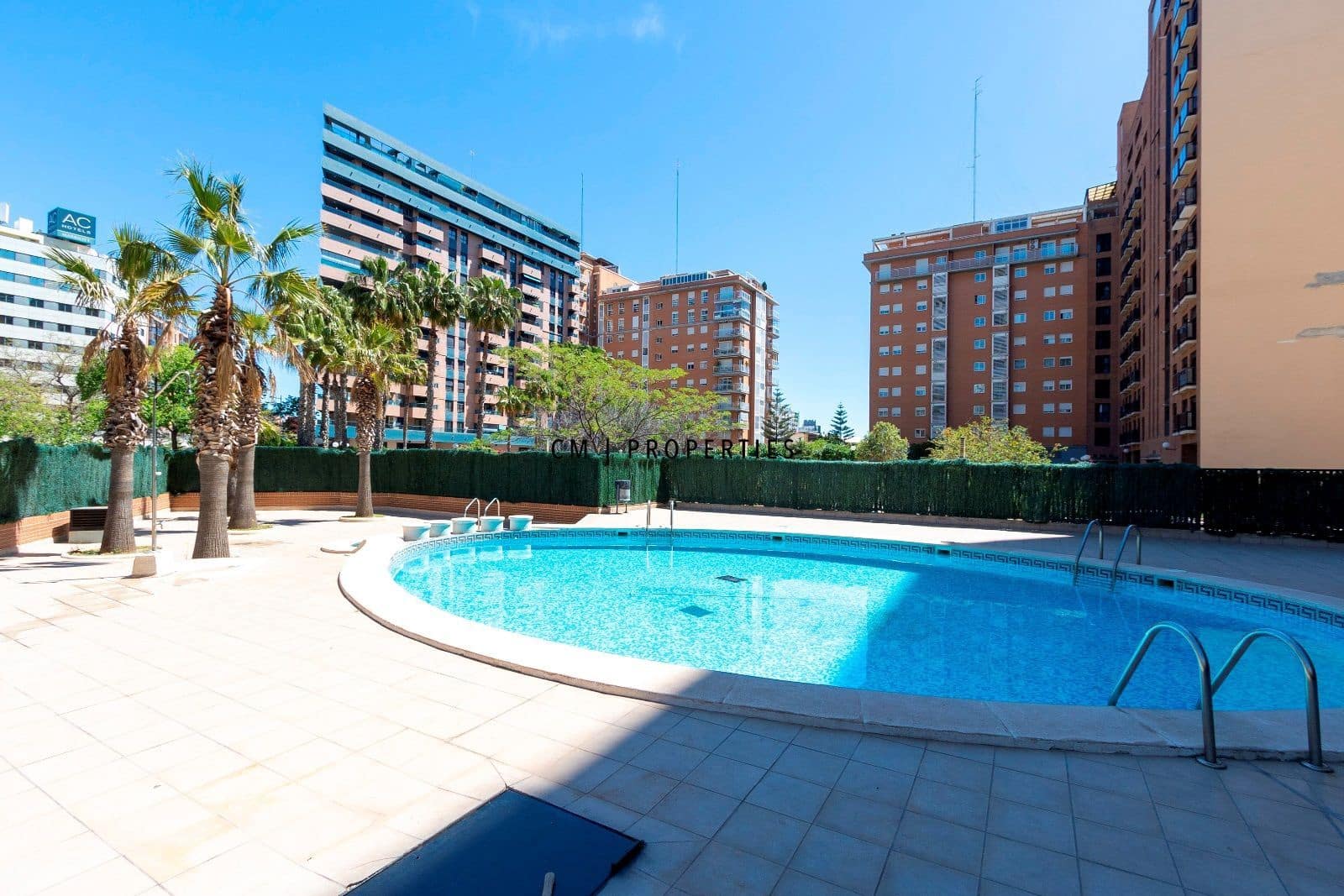 3 quarto Penthouse para arrendar em Valencia cidade com piscina garagem - 5 000 € (Ref: 9821583)