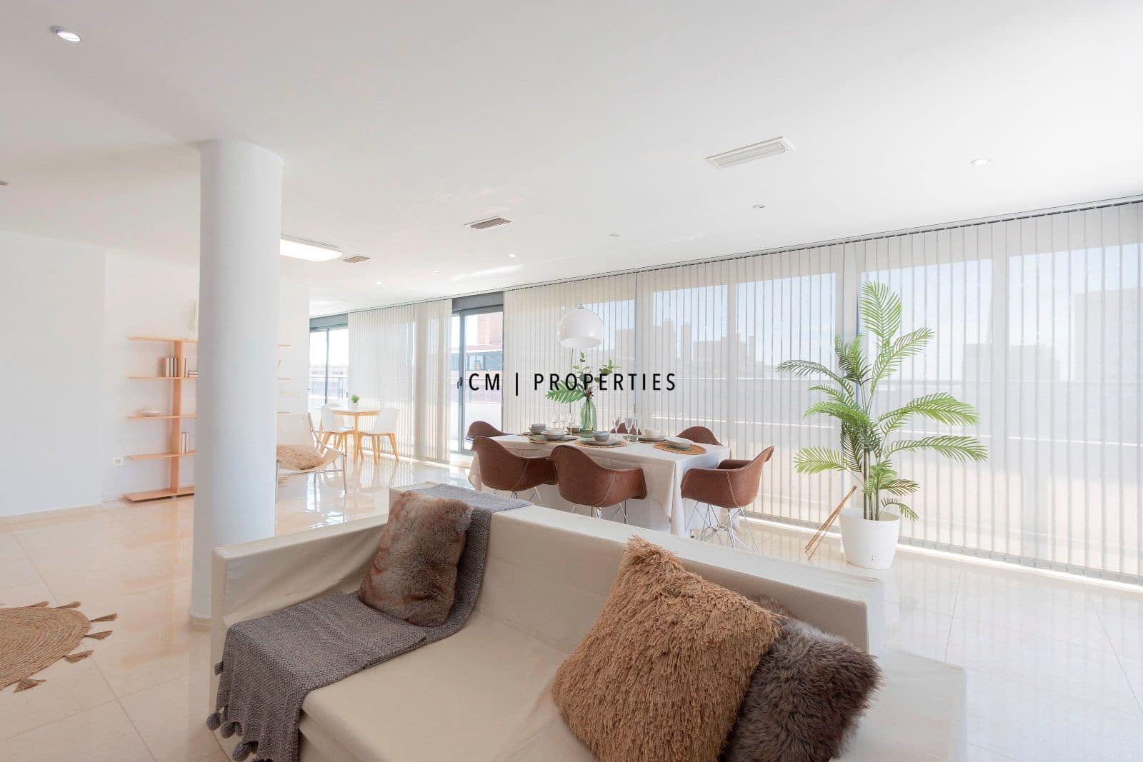 3 quarto Penthouse para arrendar em Valencia cidade com piscina garagem - 5 000 € (Ref: 9821583)