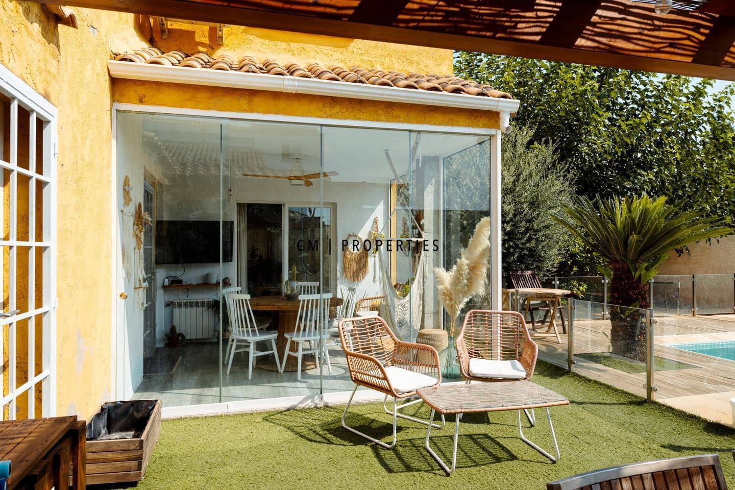 5 Zimmer Villa zu verkaufen in La Pobla de Vallbona mit Pool - 460.000 € (Ref: 9827514)