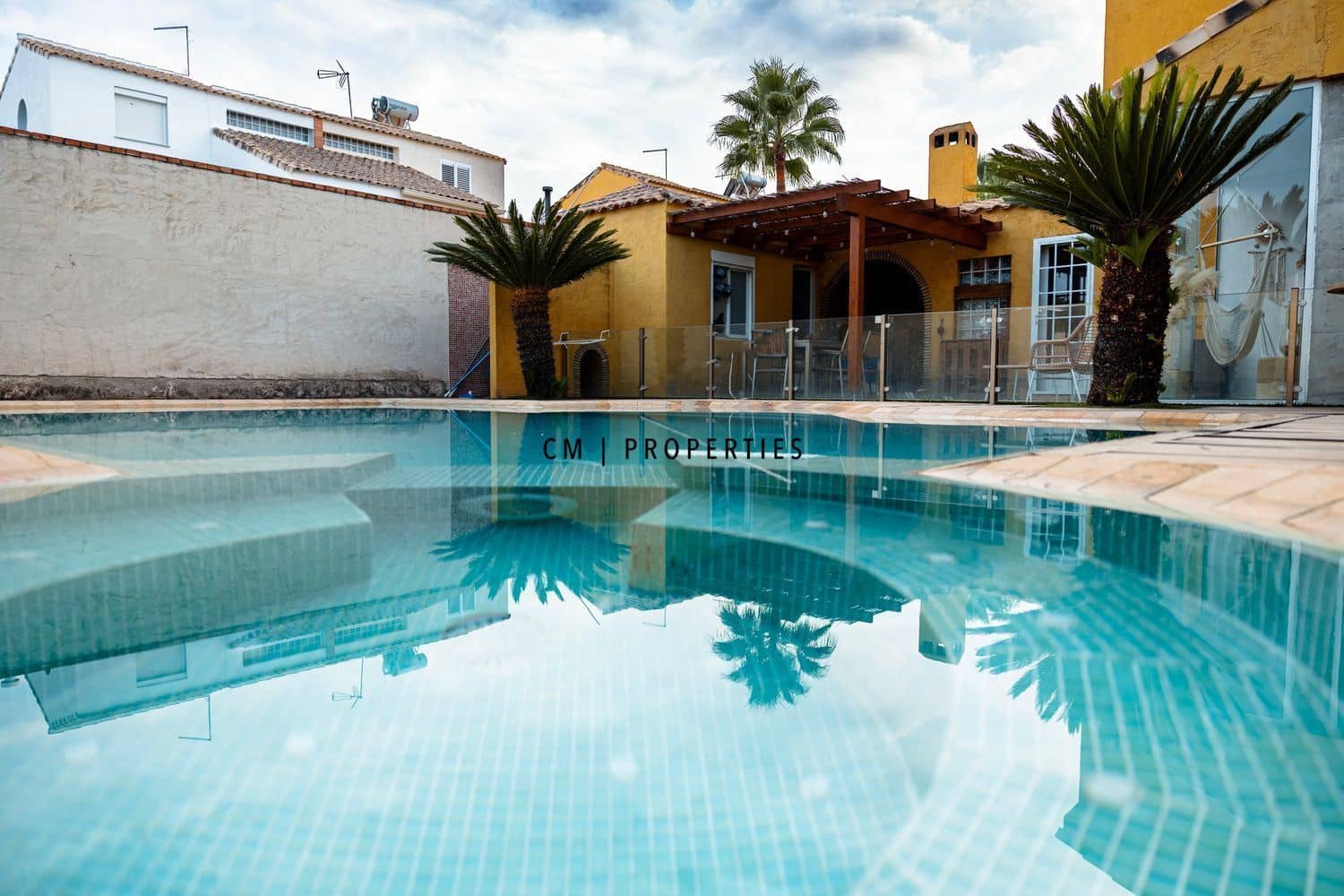 5 Zimmer Villa zu verkaufen in La Pobla de Vallbona mit Pool - 460.000 € (Ref: 9827514)