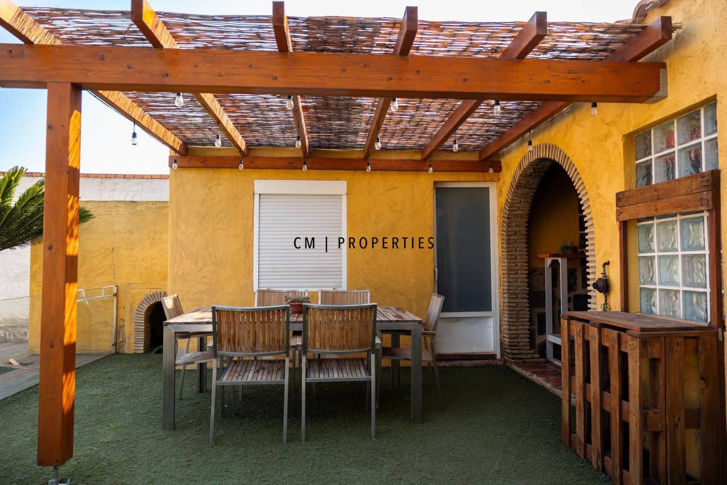 5 Zimmer Villa zu verkaufen in La Pobla de Vallbona mit Pool - 460.000 € (Ref: 9827514)