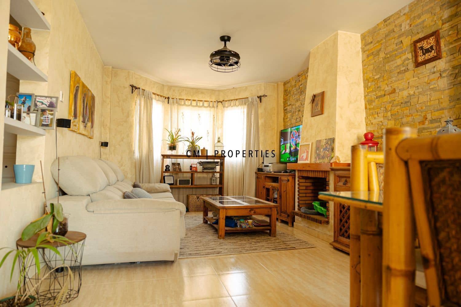 5 Zimmer Villa zu verkaufen in La Pobla de Vallbona mit Pool - 460.000 € (Ref: 9827514)