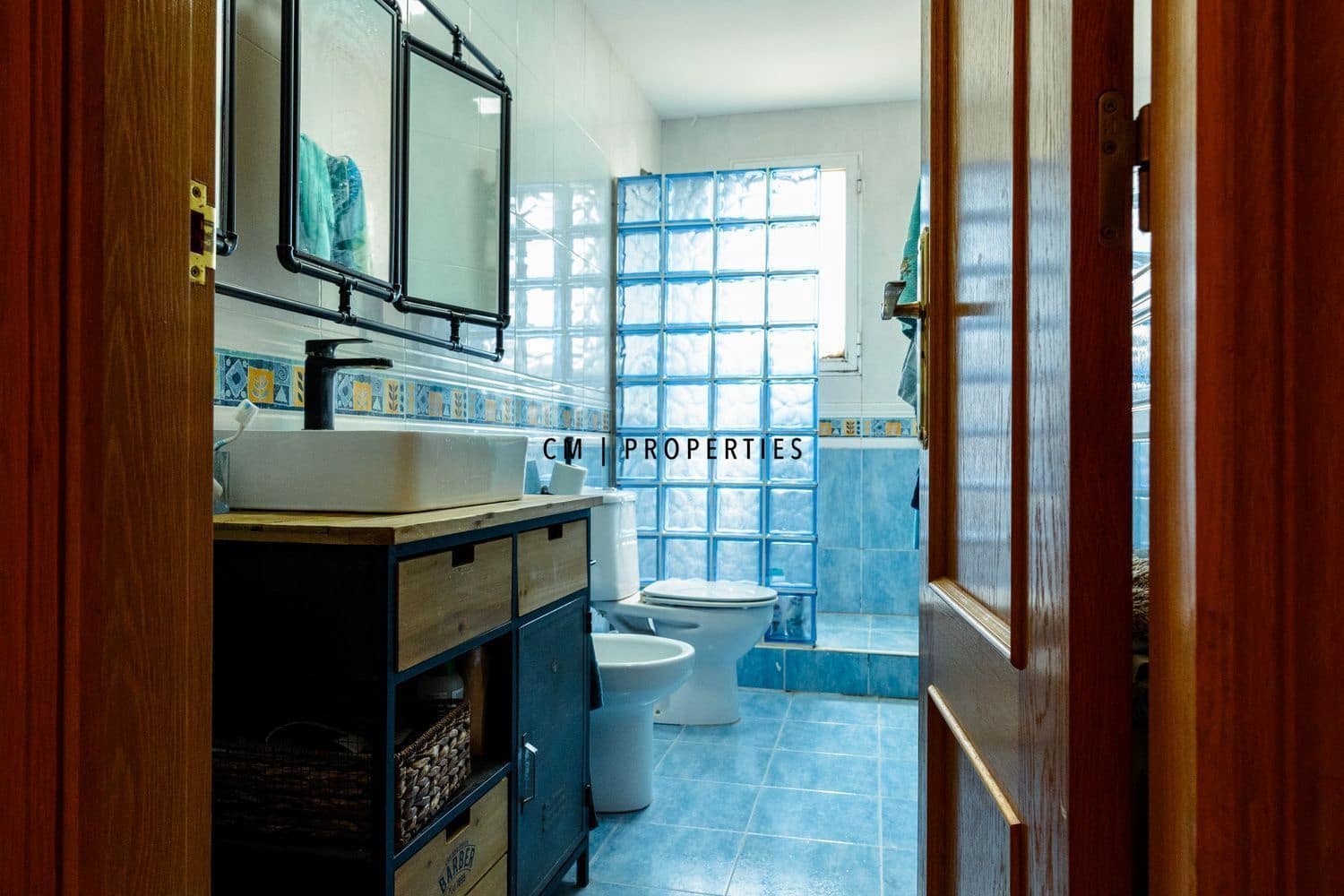 5 Zimmer Villa zu verkaufen in La Pobla de Vallbona mit Pool - 460.000 € (Ref: 9827514)