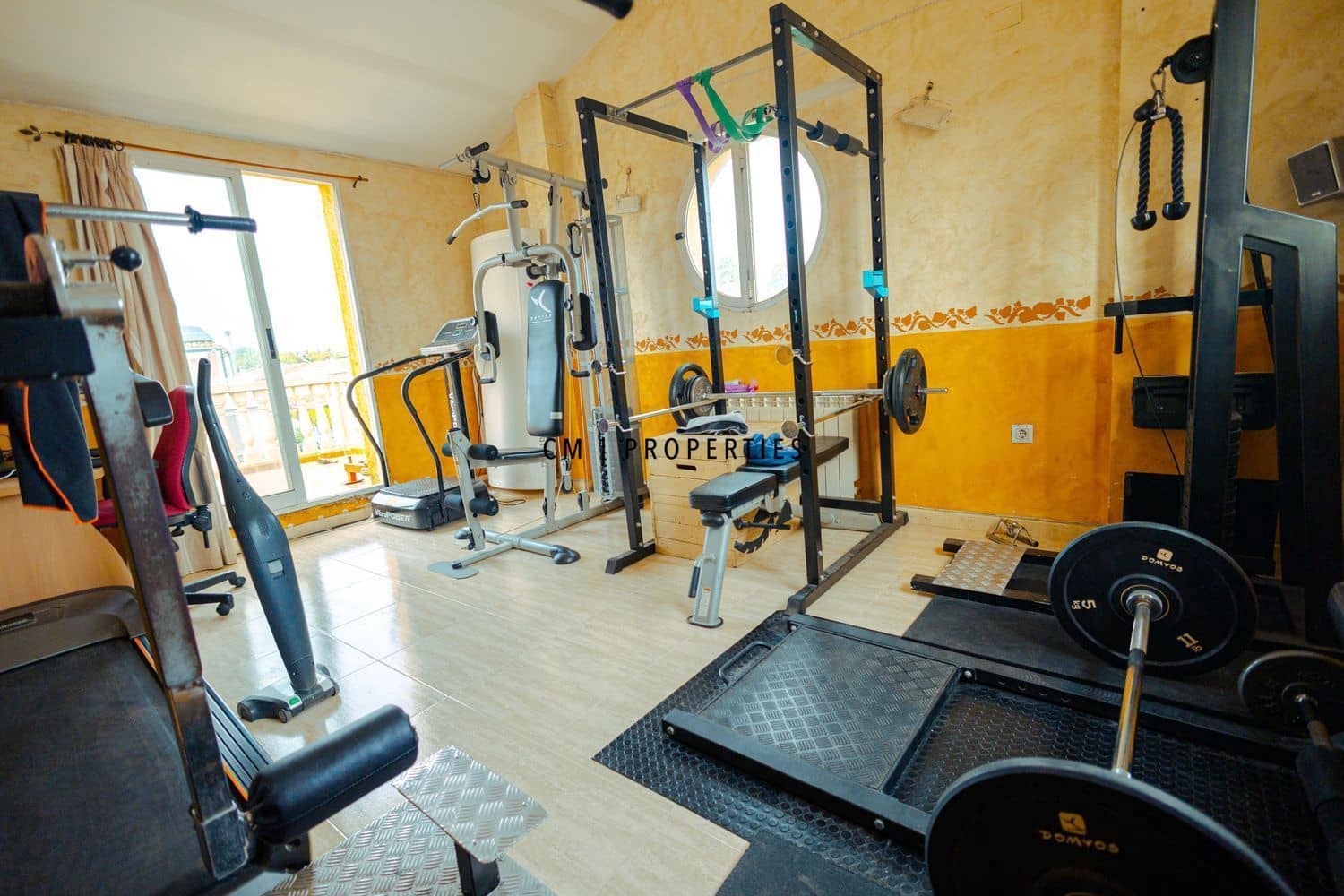 5 Zimmer Villa zu verkaufen in La Pobla de Vallbona mit Pool - 460.000 € (Ref: 9827514)