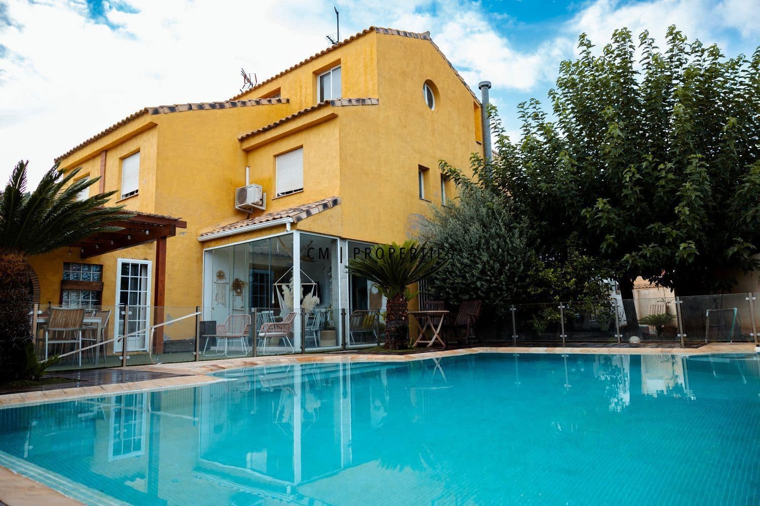 5 Zimmer Villa zu verkaufen in La Pobla de Vallbona mit Pool - 460.000 € (Ref: 9827514)