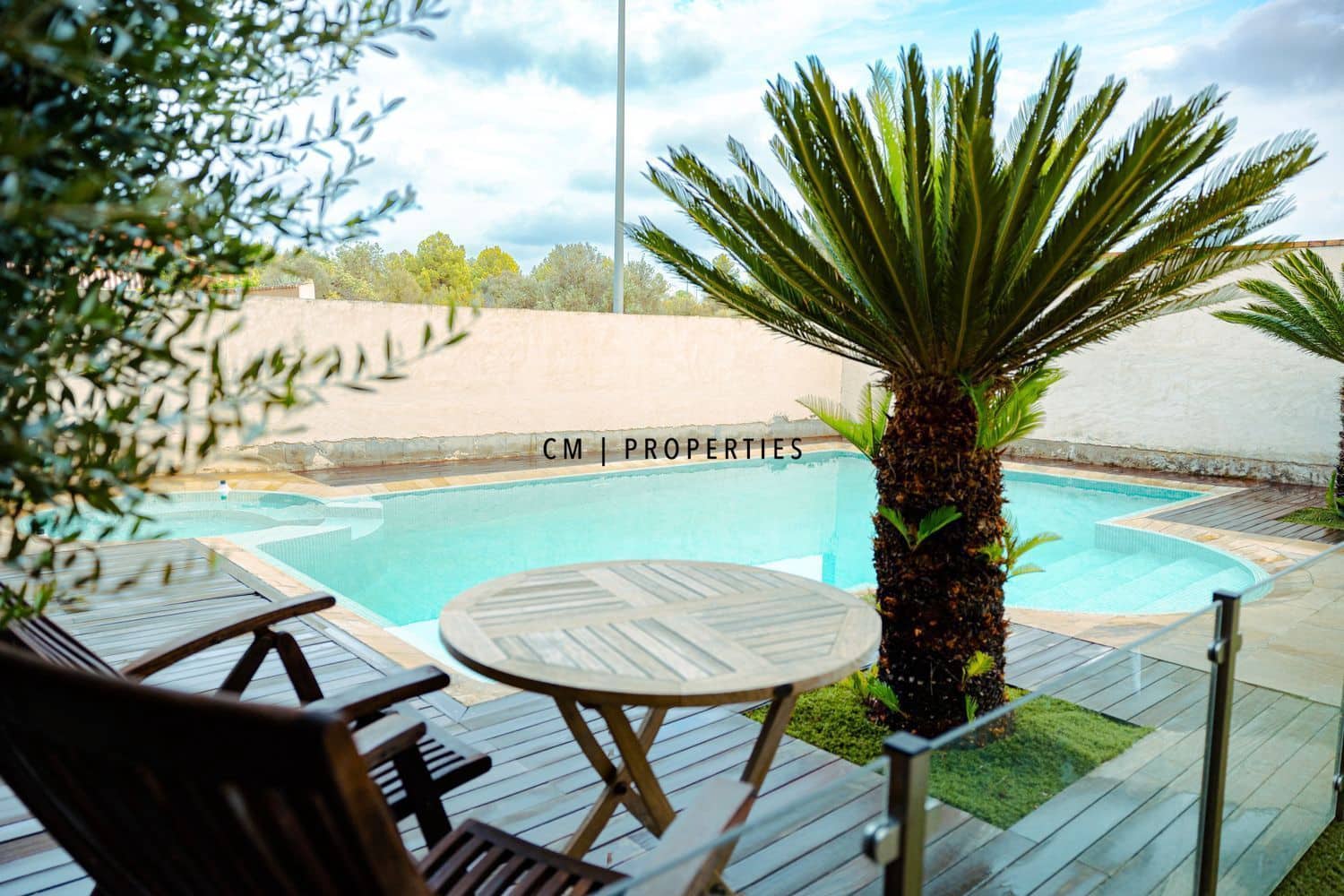 5 Zimmer Villa zu verkaufen in La Pobla de Vallbona mit Pool - 460.000 € (Ref: 9827514)