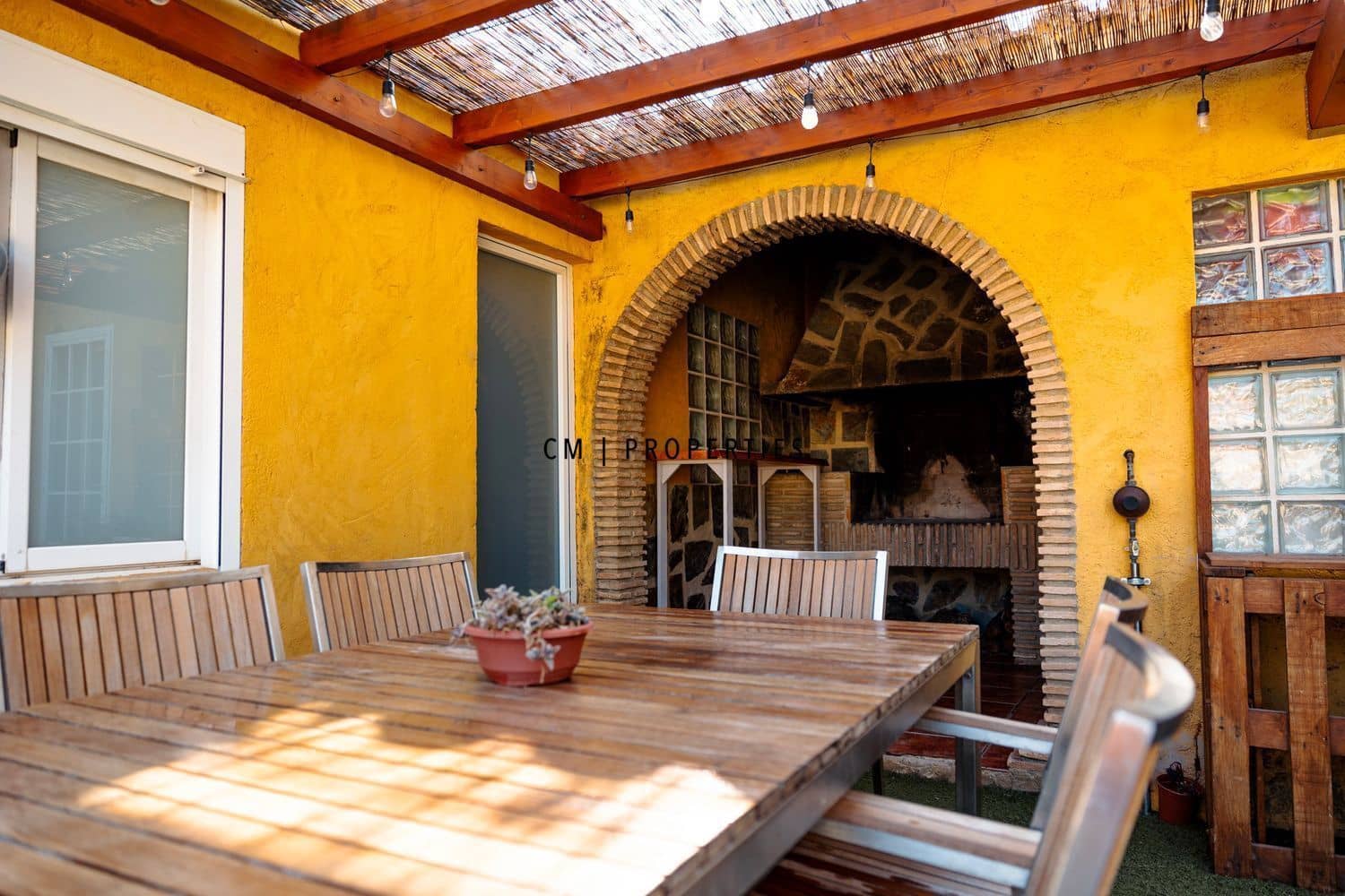 5 Zimmer Villa zu verkaufen in La Pobla de Vallbona mit Pool - 460.000 € (Ref: 9827514)