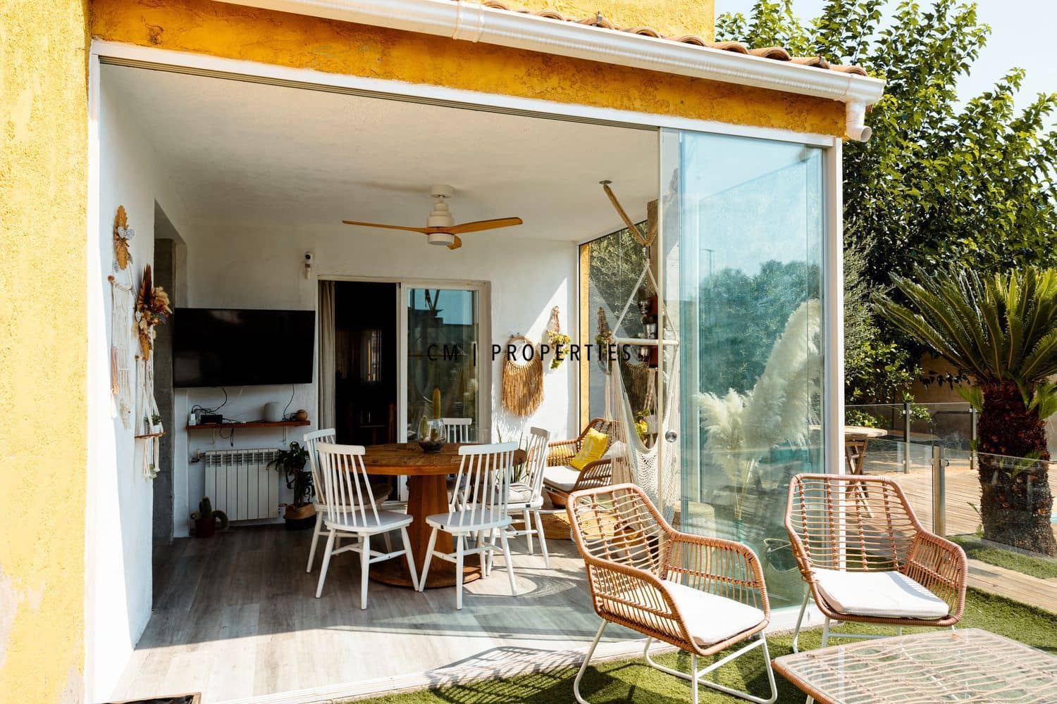 5 Zimmer Villa zu verkaufen in La Pobla de Vallbona mit Pool - 460.000 € (Ref: 9827514)
