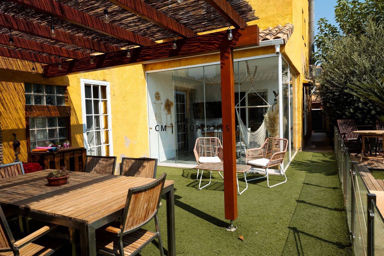5 Zimmer Villa zu verkaufen in La Pobla de Vallbona mit Pool - 460.000 € (Ref: 9827514)