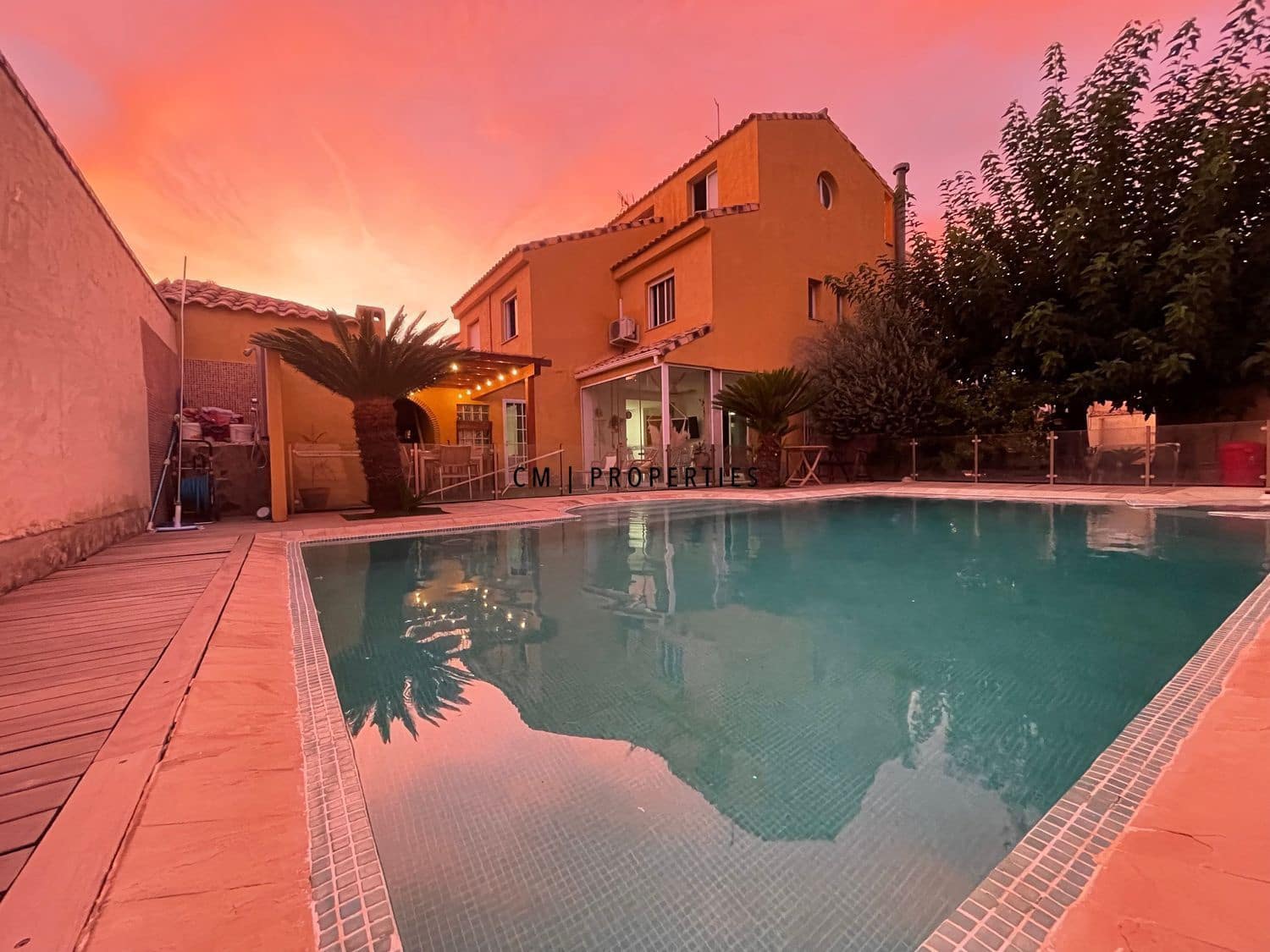 5 Zimmer Villa zu verkaufen in La Pobla de Vallbona mit Pool - 460.000 € (Ref: 9827514)