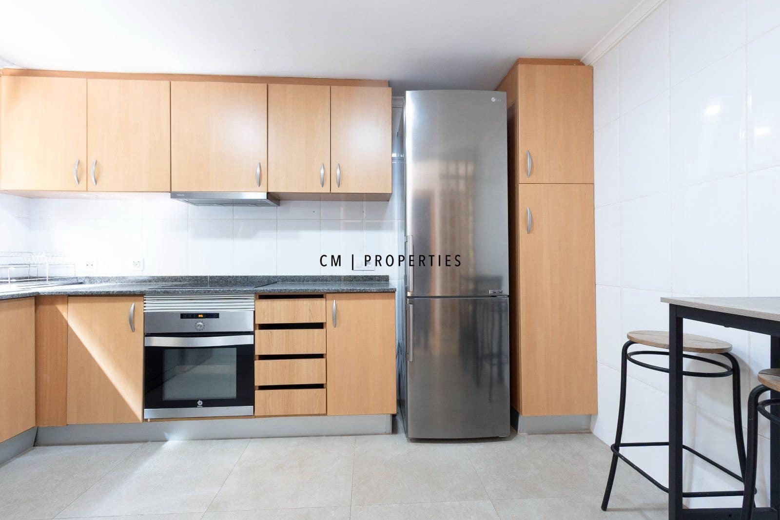 3 slaapkamer Huis te huur in Chiva met zwembad garage - € 1.800 (Ref: 9829765)