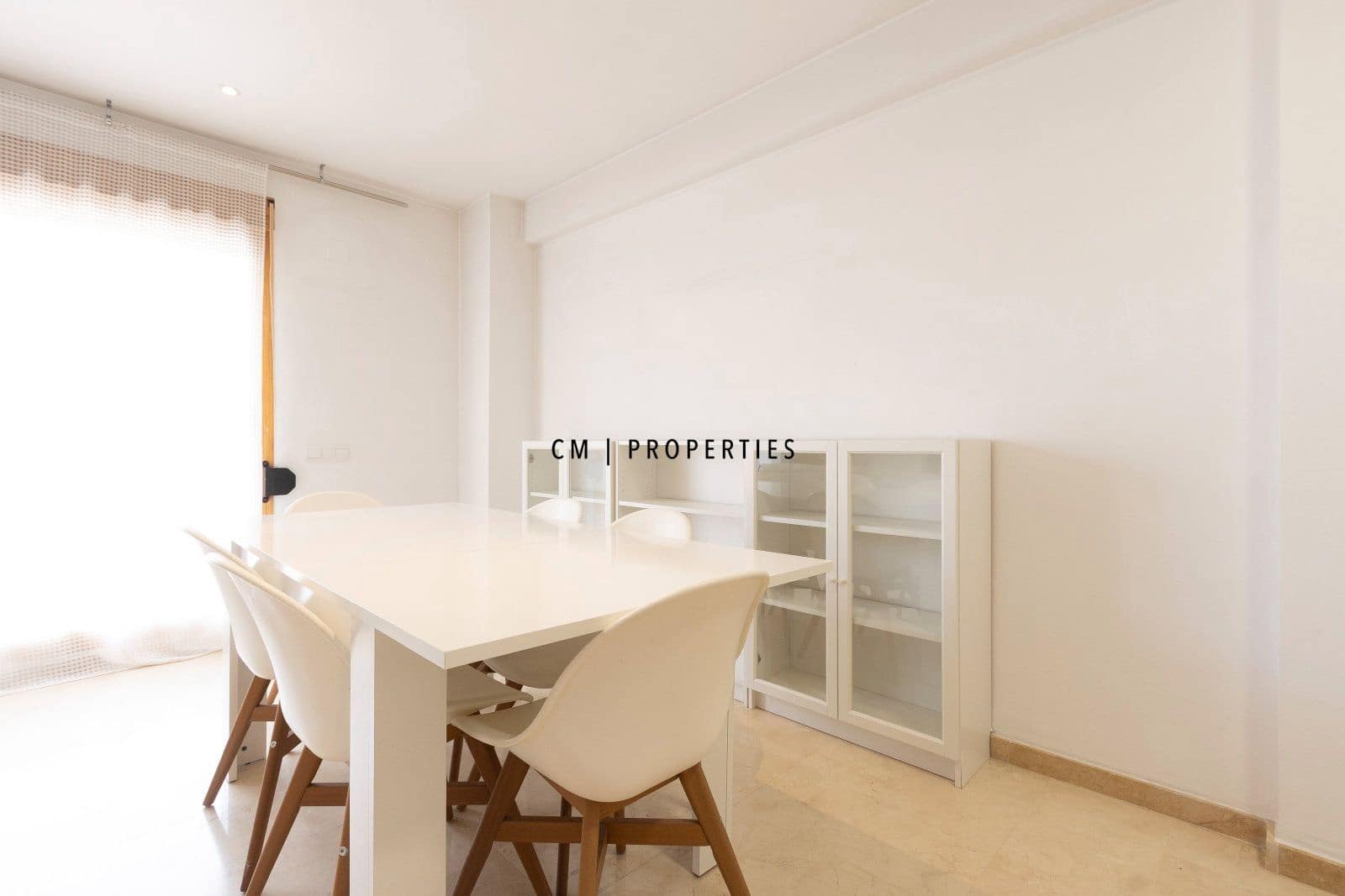 3 slaapkamer Huis te huur in Chiva met zwembad garage - € 1.800 (Ref: 9829765)