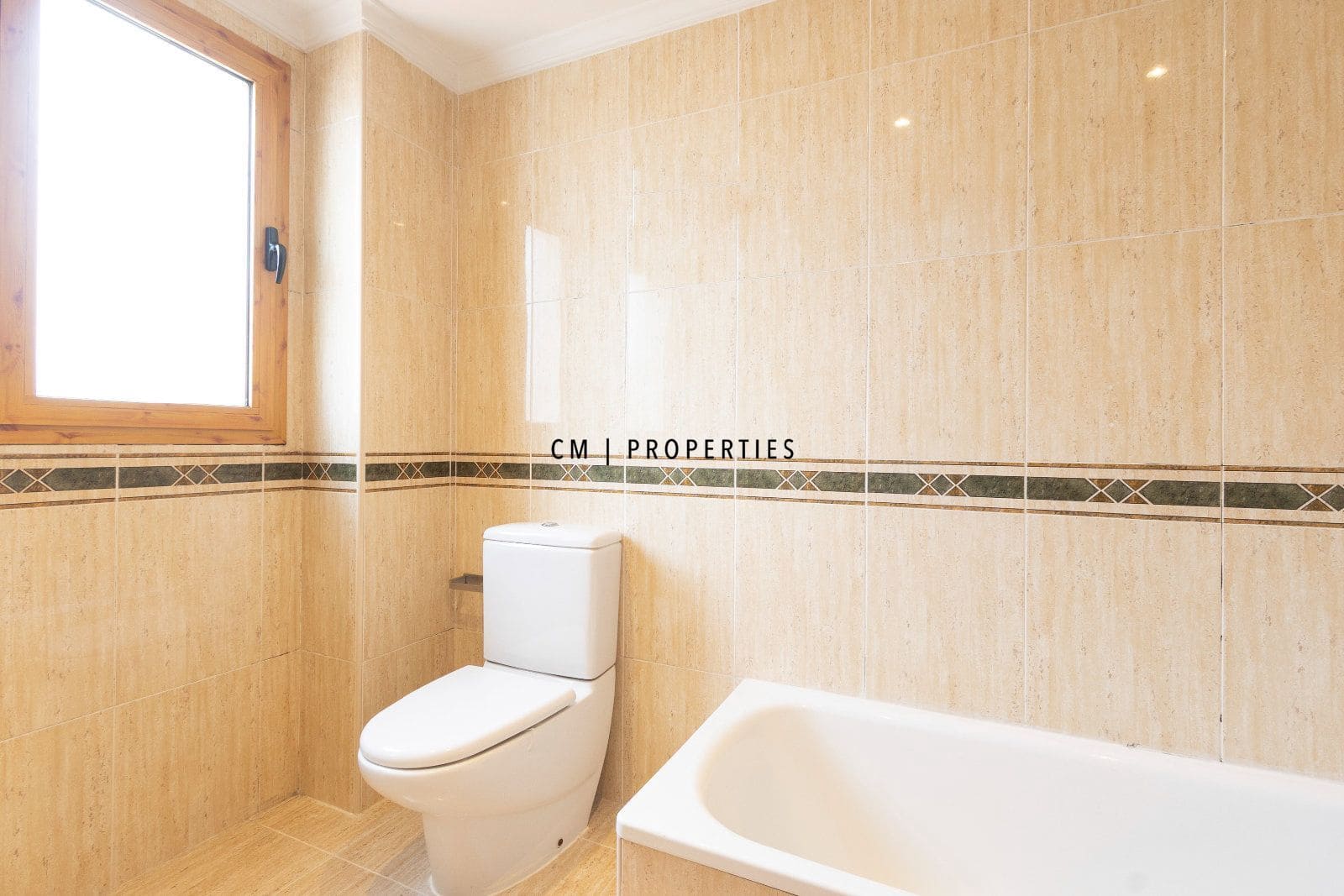 3 slaapkamer Huis te huur in Chiva met zwembad garage - € 1.800 (Ref: 9829765)