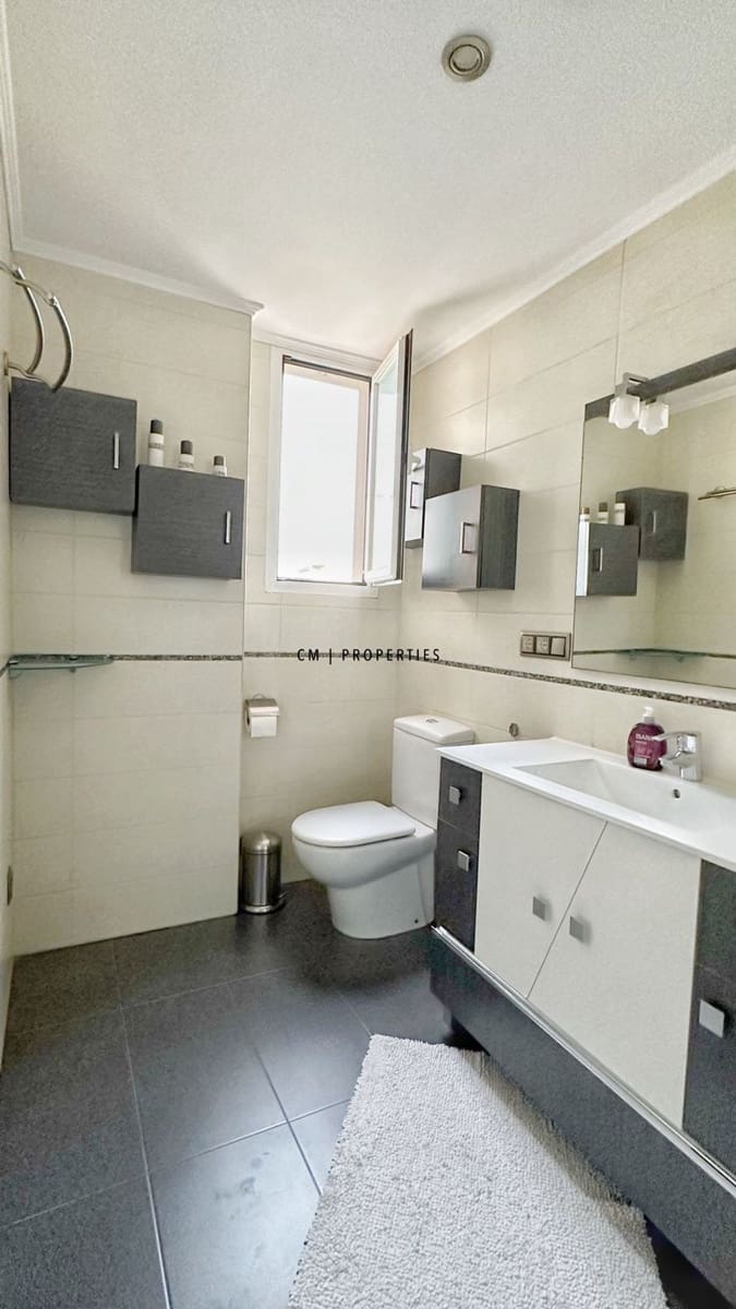 3 makuuhuone Asunto vuokrattavana paikassa Valencia kaupunki mukana uima-altaan - 2 200 € (Ref: 9832306)