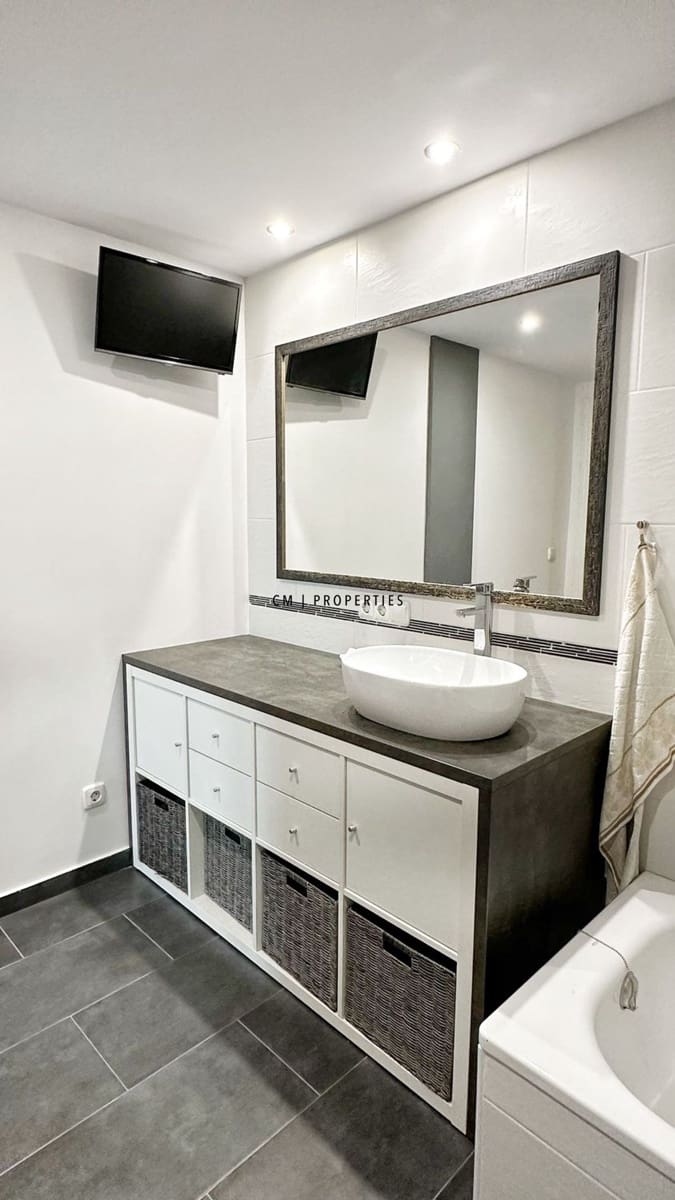 3 makuuhuone Asunto vuokrattavana paikassa Valencia kaupunki mukana uima-altaan - 2 200 € (Ref: 9832306)