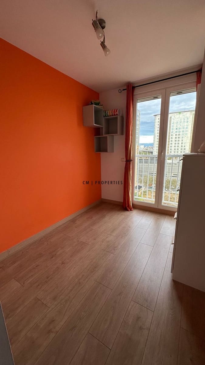 3 makuuhuone Asunto vuokrattavana paikassa Valencia kaupunki mukana uima-altaan - 2 200 € (Ref: 9832306)