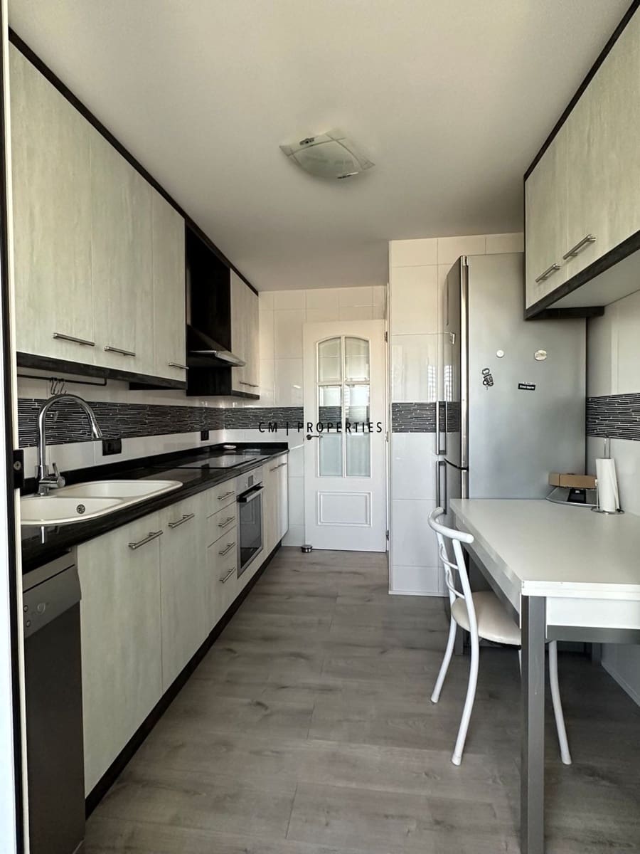 3 makuuhuone Asunto vuokrattavana paikassa Valencia kaupunki mukana uima-altaan - 2 200 € (Ref: 9832306)