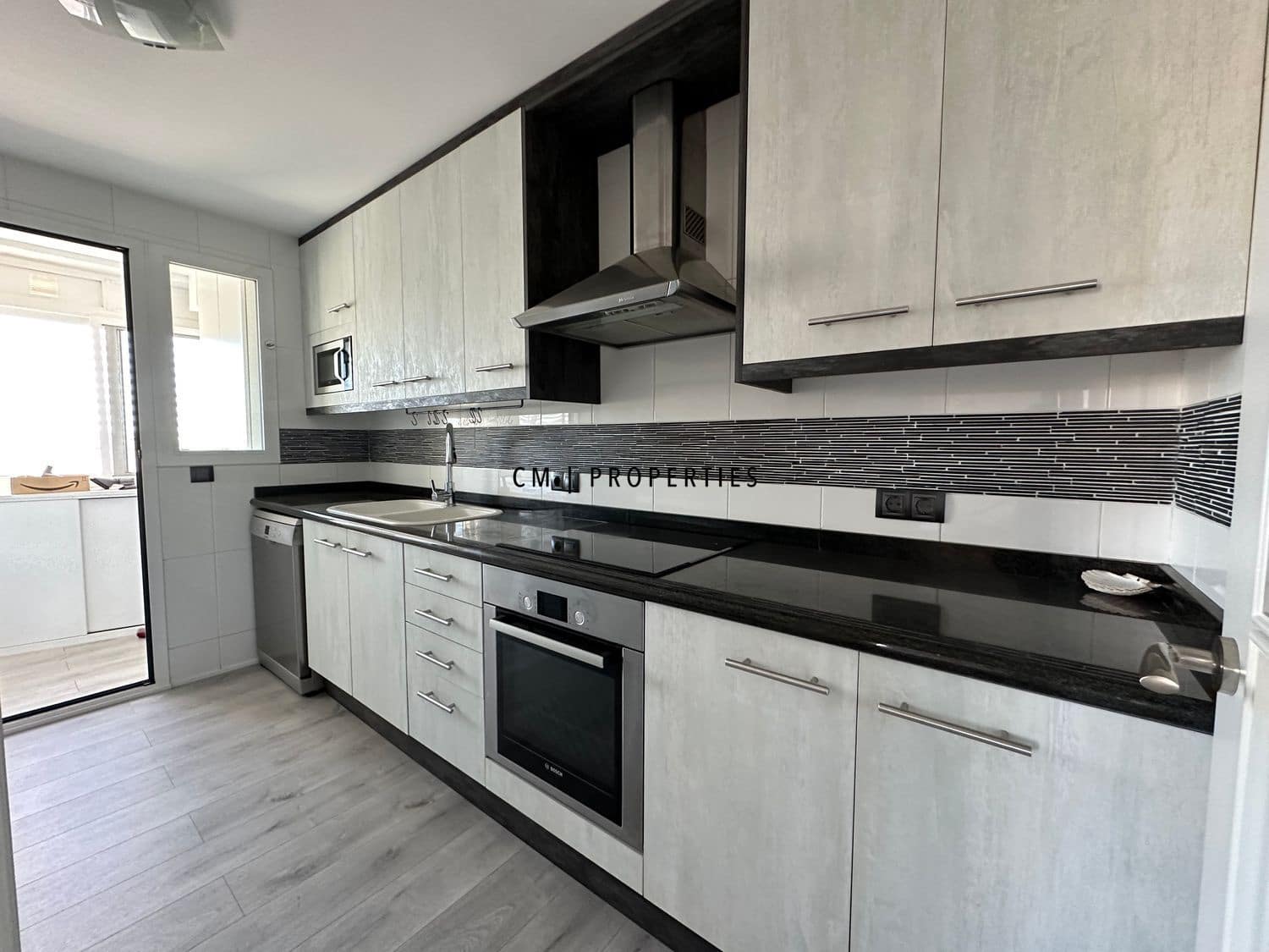 3 makuuhuone Asunto vuokrattavana paikassa Valencia kaupunki mukana uima-altaan - 2 200 € (Ref: 9832306)