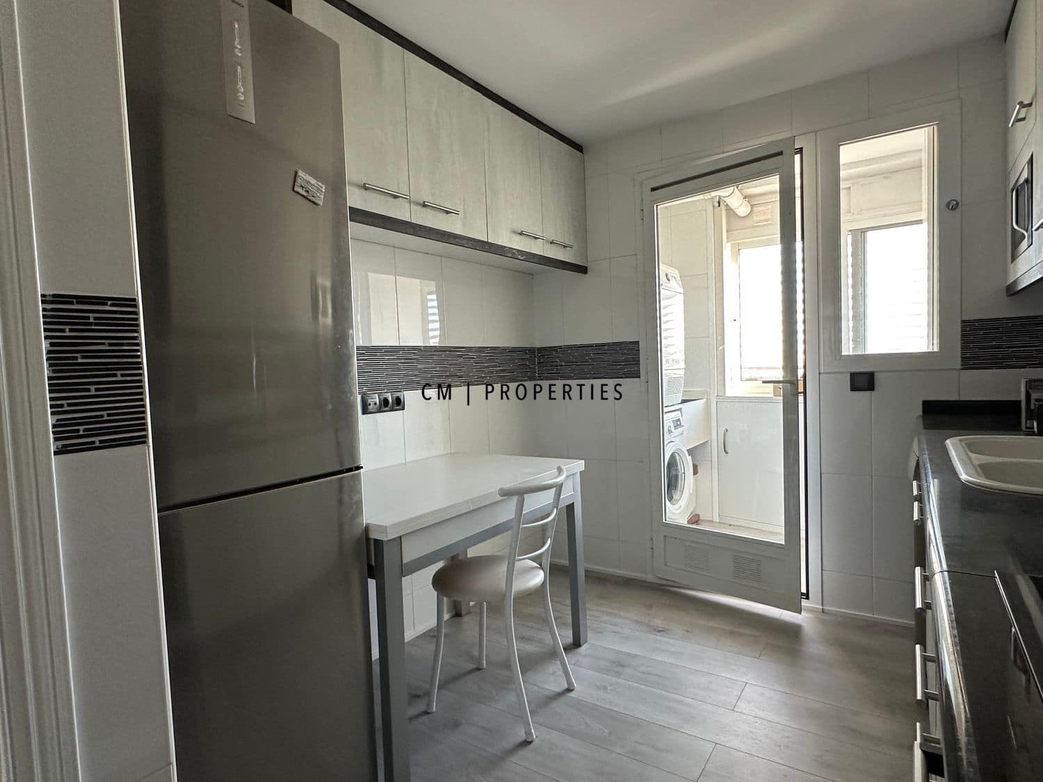 3 makuuhuone Asunto vuokrattavana paikassa Valencia kaupunki mukana uima-altaan - 2 200 € (Ref: 9832306)