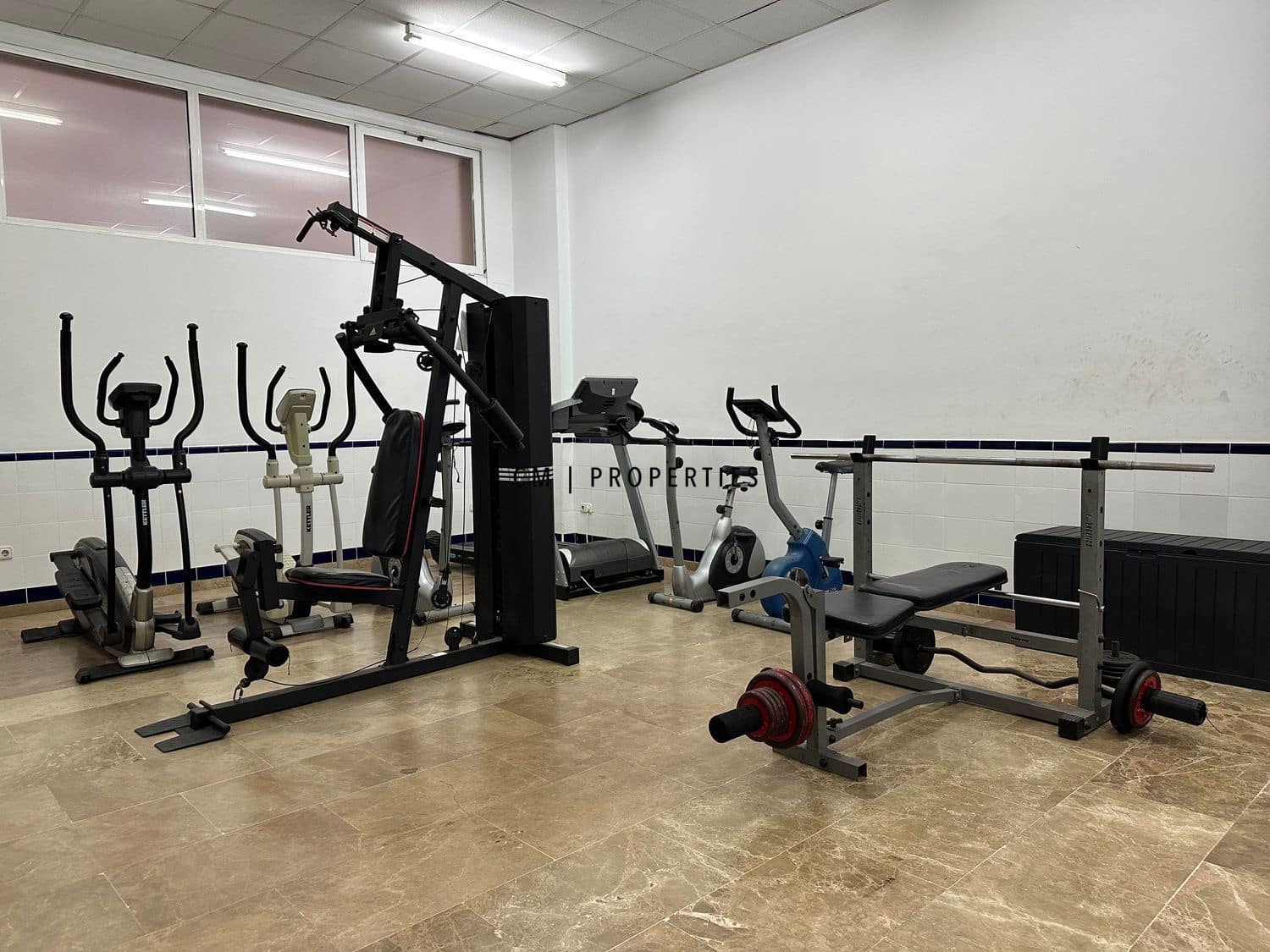 3 makuuhuone Asunto vuokrattavana paikassa Valencia kaupunki mukana uima-altaan - 2 200 € (Ref: 9832306)