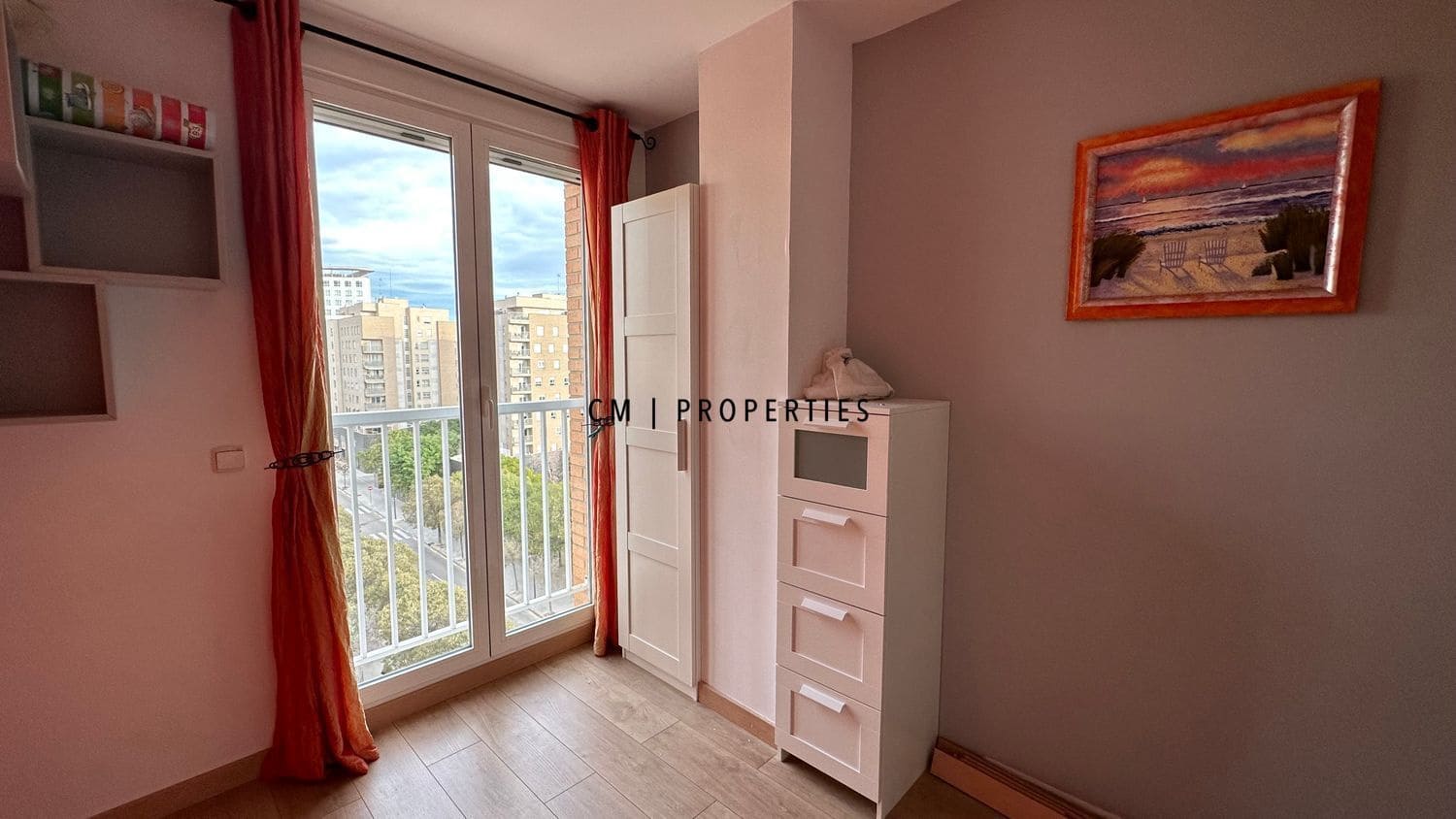 3 makuuhuone Asunto vuokrattavana paikassa Valencia kaupunki mukana uima-altaan - 2 200 € (Ref: 9832306)