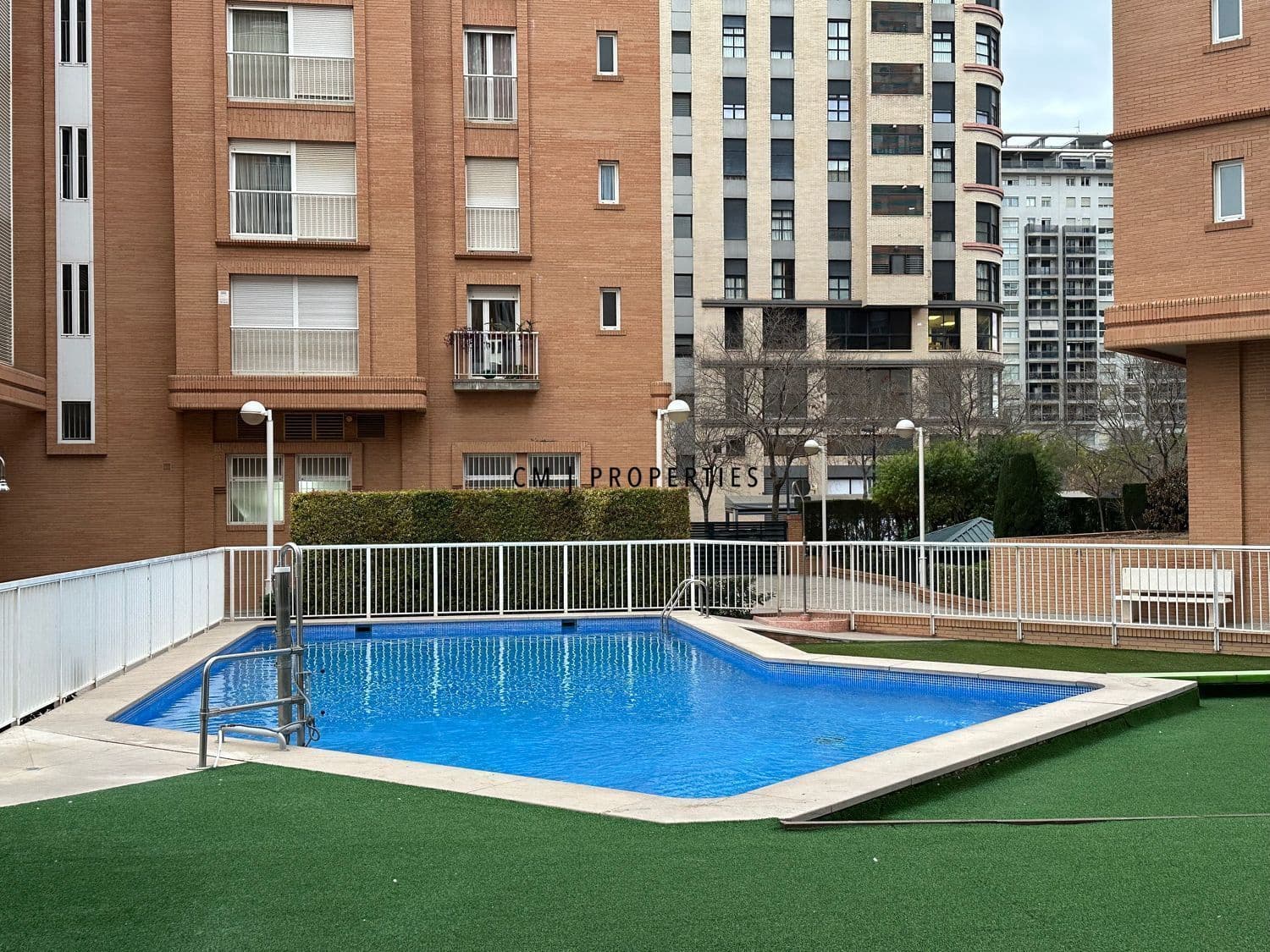 3 makuuhuone Asunto vuokrattavana paikassa Valencia kaupunki mukana uima-altaan - 2 200 € (Ref: 9832306)