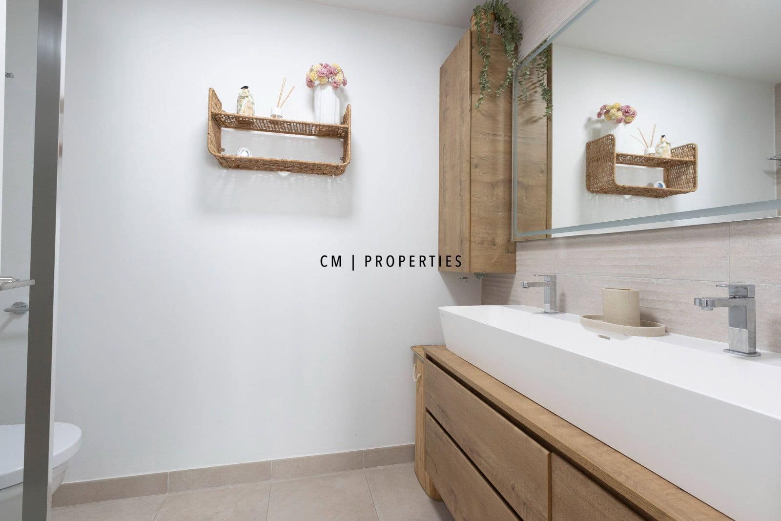 Piso de 3 habitaciones en València ciudad en alquiler con piscina garaje - 2.100 € (Ref: 9832892)