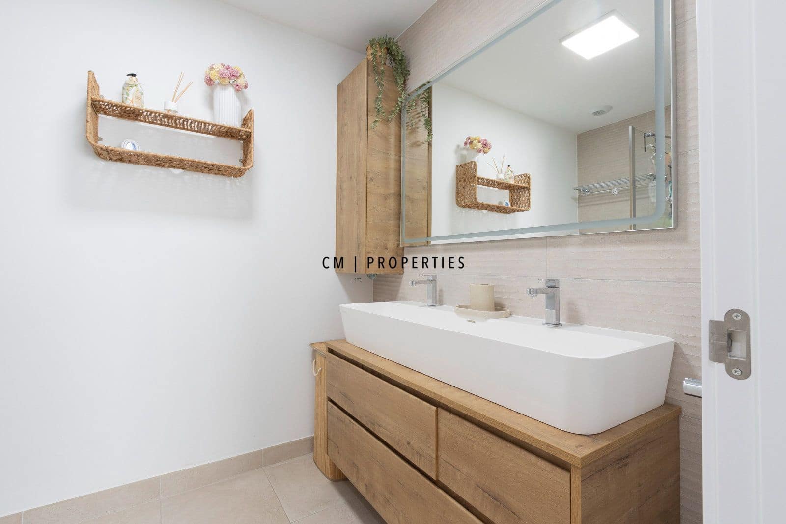 Piso de 3 habitaciones en València ciudad en alquiler con piscina garaje - 2.100 € (Ref: 9832892)