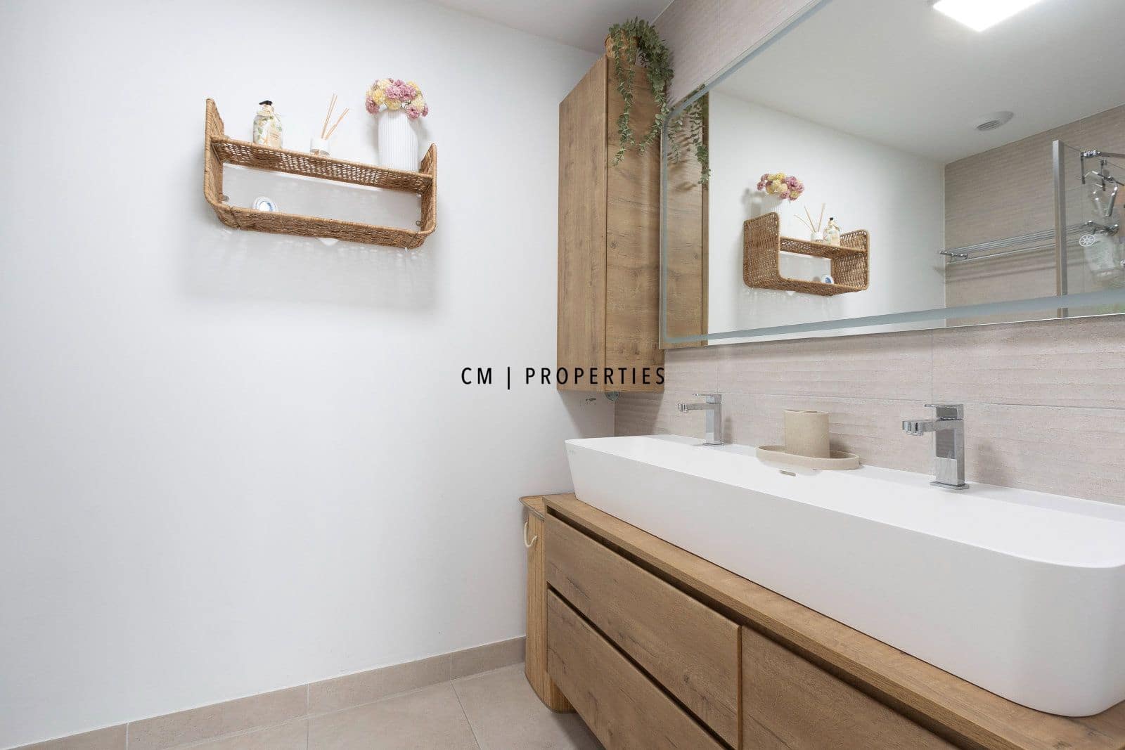 Piso de 3 habitaciones en València ciudad en alquiler con piscina garaje - 2.100 € (Ref: 9832892)