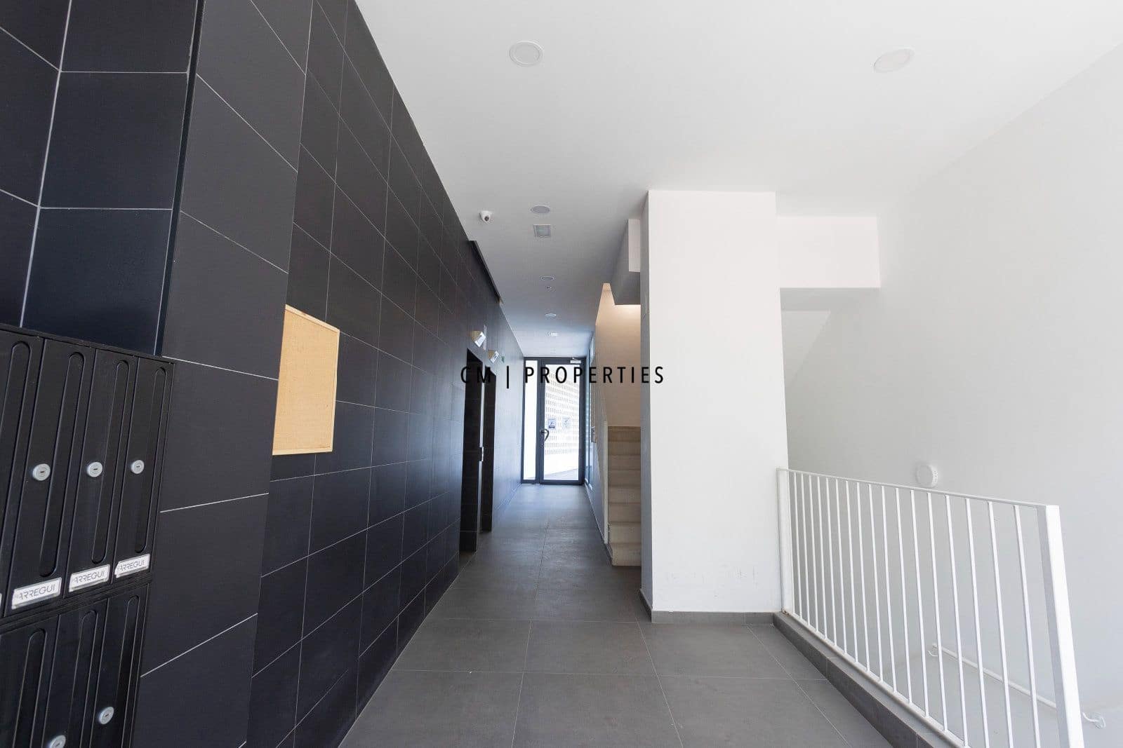 Piso de 3 habitaciones en València ciudad en alquiler con piscina garaje - 2.100 € (Ref: 9832892)