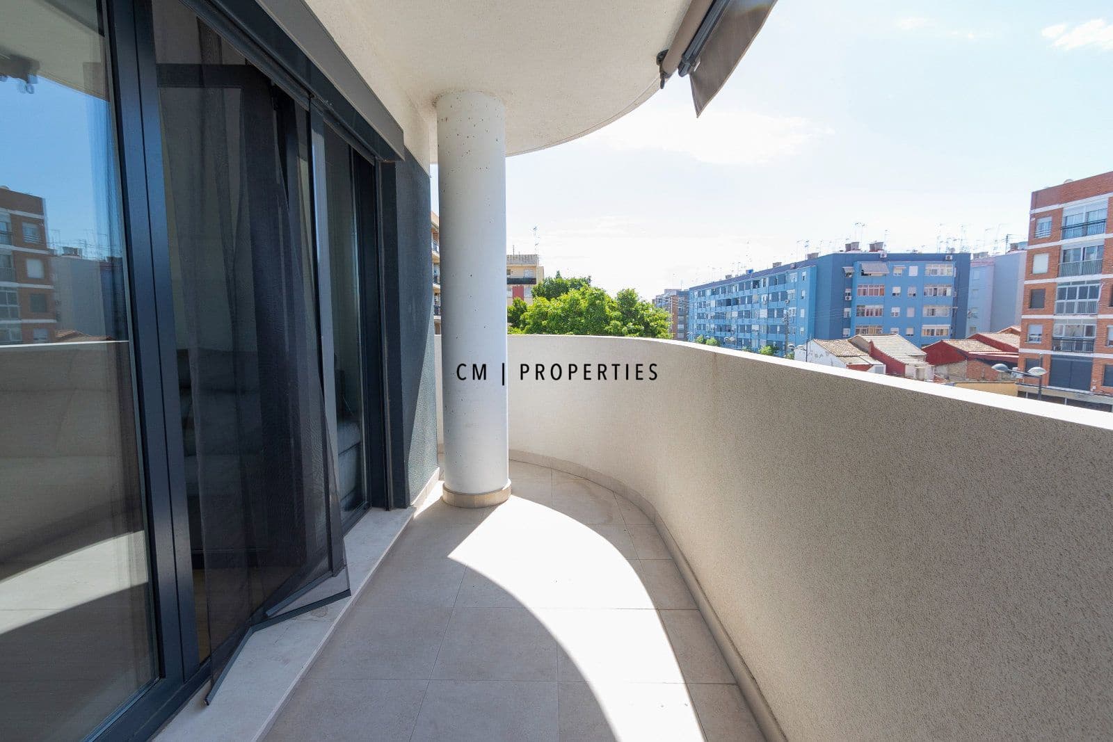 Piso de 3 habitaciones en València ciudad en alquiler con piscina garaje - 2.100 € (Ref: 9832892)