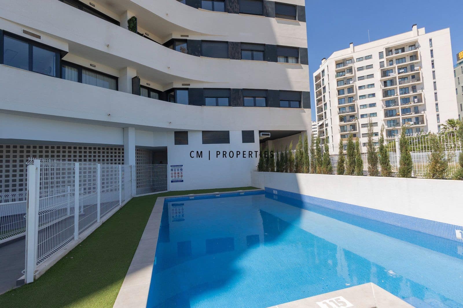 Piso de 3 habitaciones en València ciudad en alquiler con piscina garaje - 2.100 € (Ref: 9832892)
