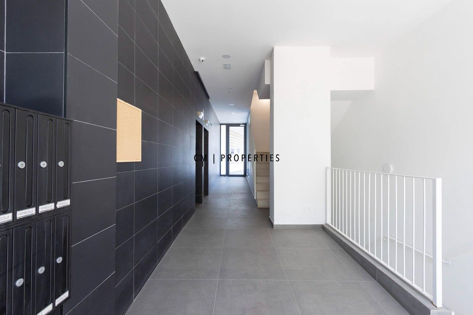 Piso de 3 habitaciones en València ciudad en alquiler con piscina garaje - 2.100 € (Ref: 9832892)