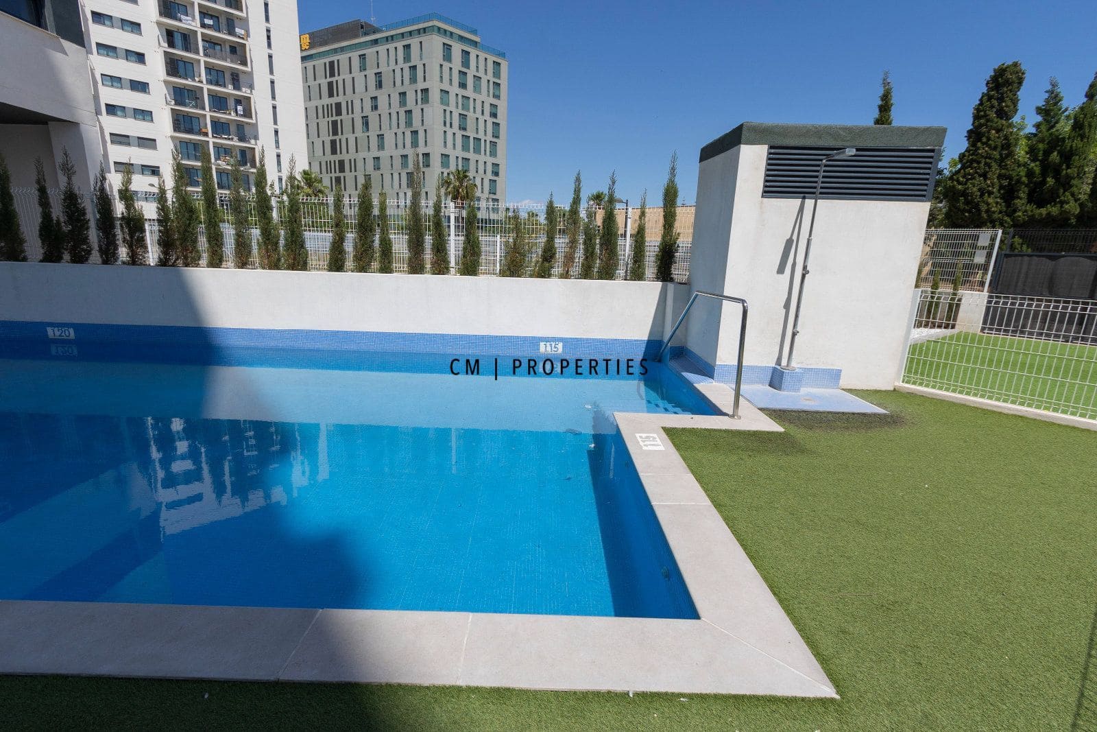 Piso de 3 habitaciones en València ciudad en alquiler con piscina garaje - 2.100 € (Ref: 9832892)